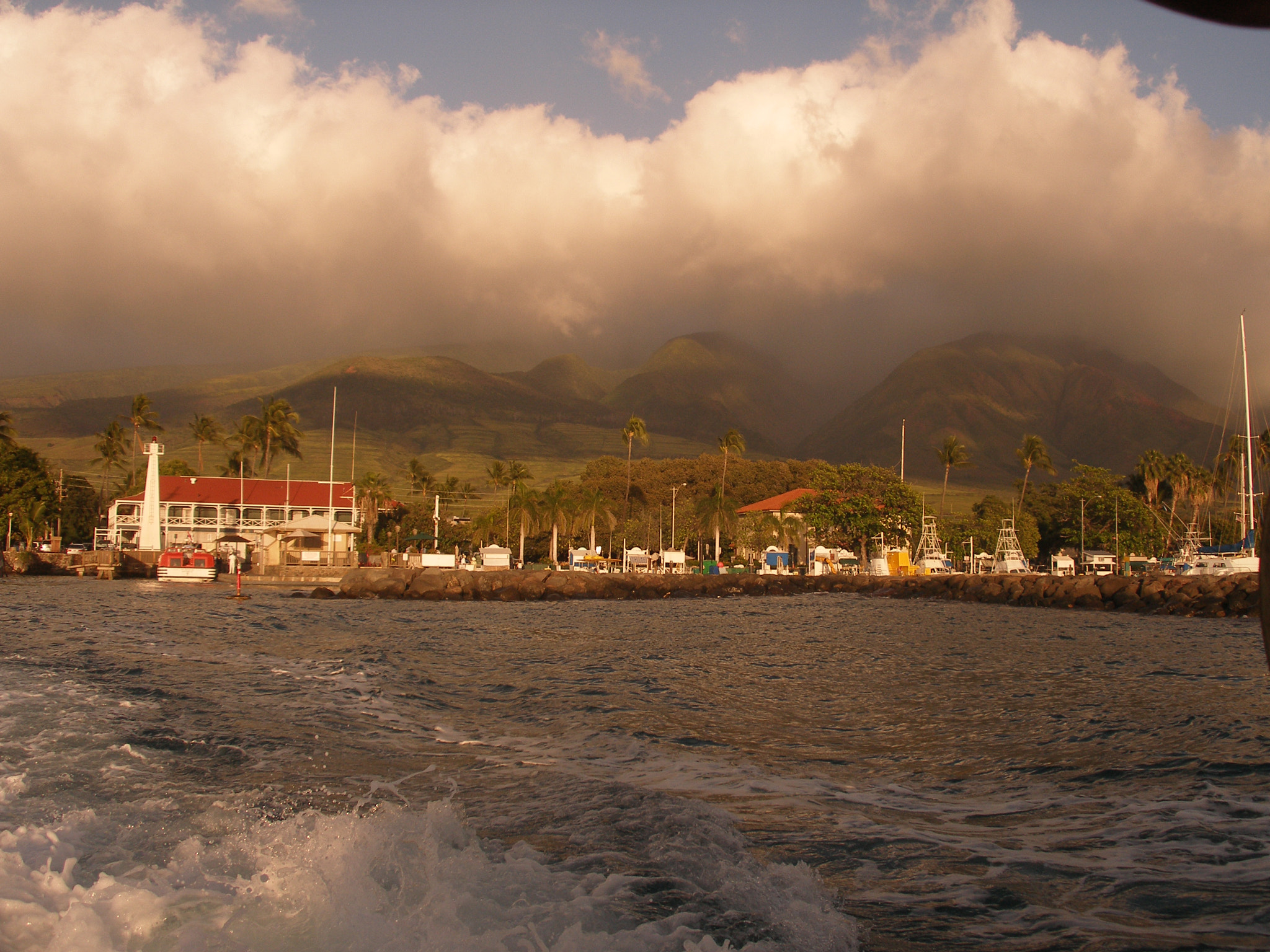 Olympus C70Z,C7000Z sample photo. Lahaina. photography