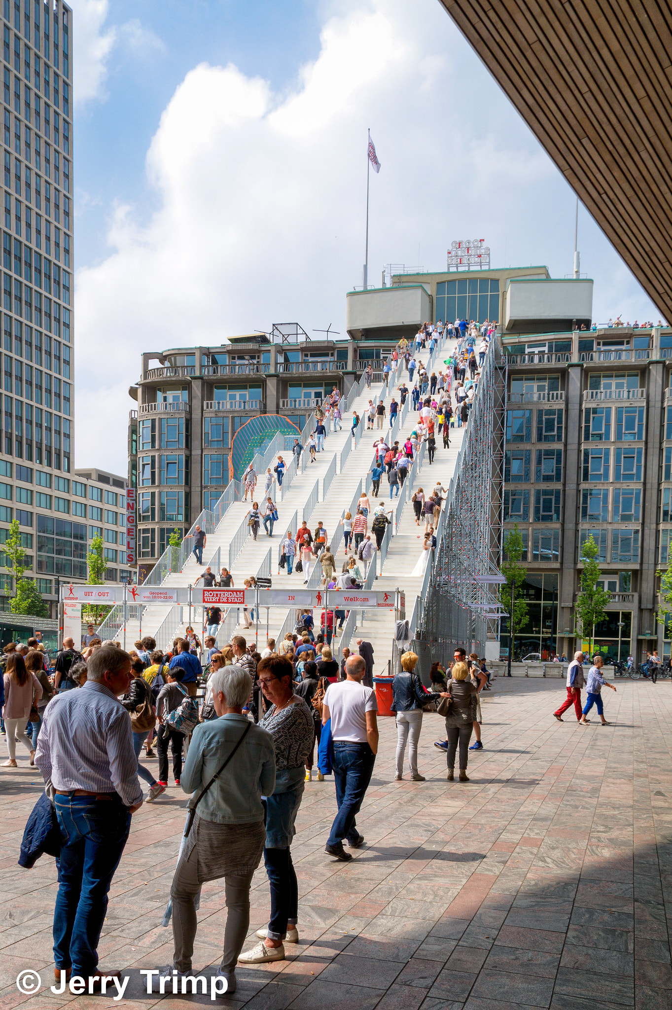 Sony SLT-A58 + Sigma 18-200mm F3.5-6.3 DC sample photo. Giant stairs photography