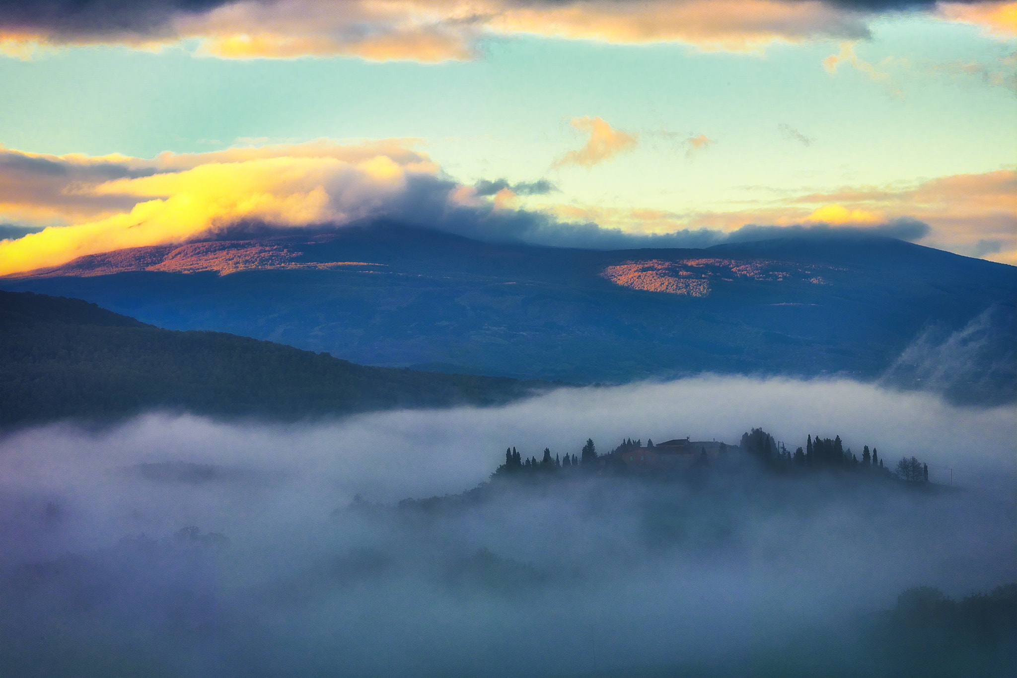 Phase One IQ160 sample photo. Tuscany morning light with fog and clouds photography