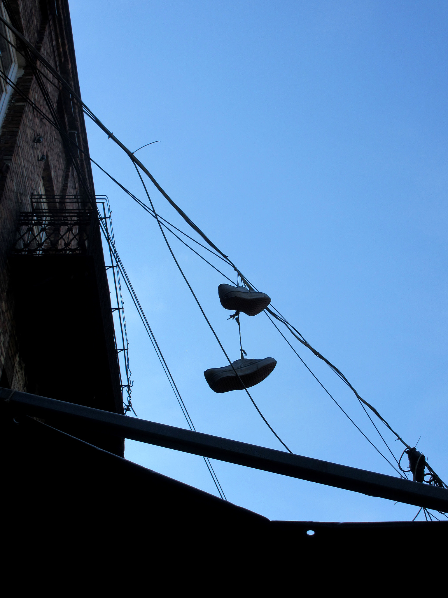 Canon PowerShot ELPH 340 HS (IXUS 265 HS / IXY 630) sample photo. Vans photography