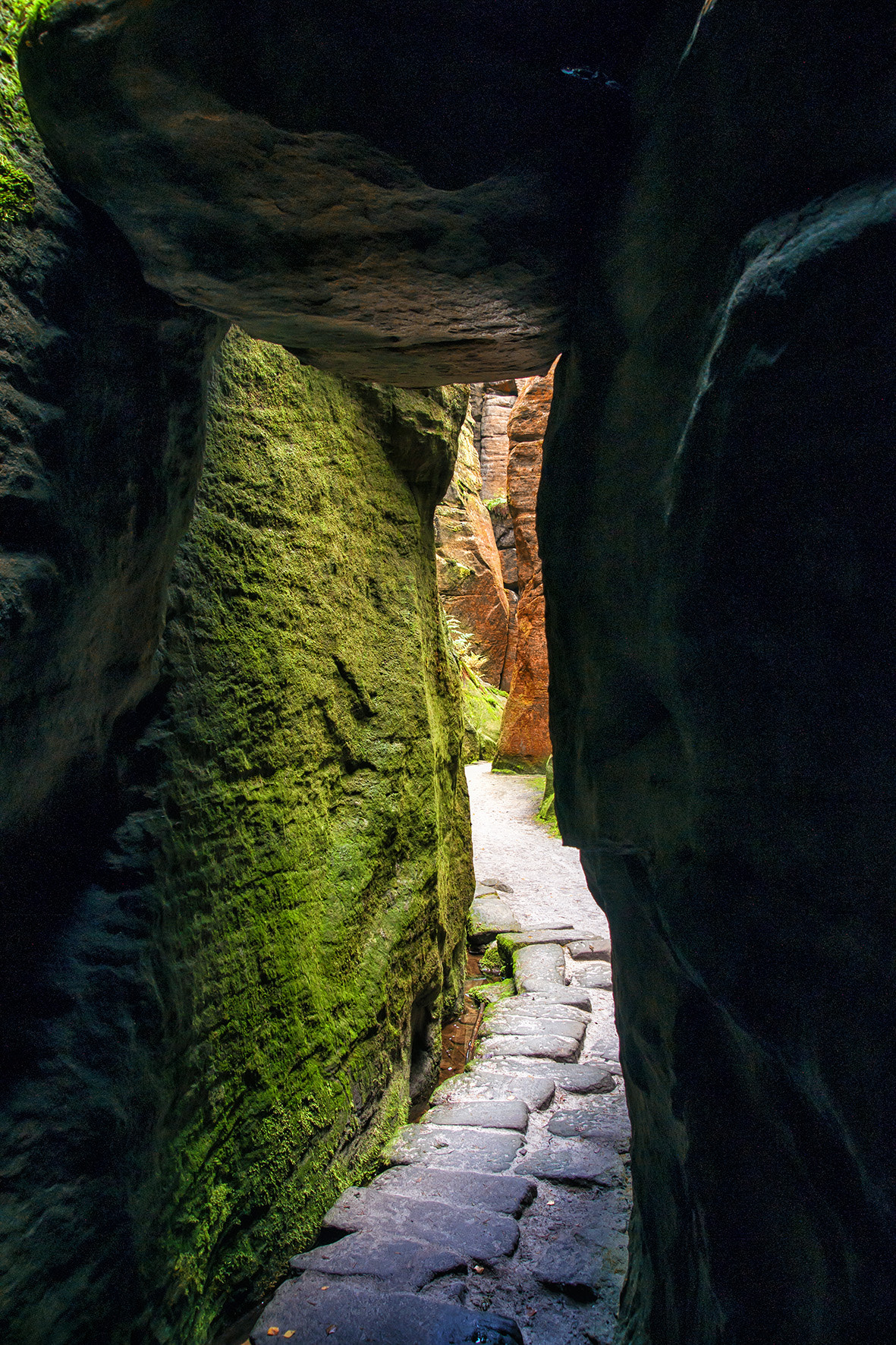 Sony Alpha DSLR-A700 sample photo. Rock_town_2 photography