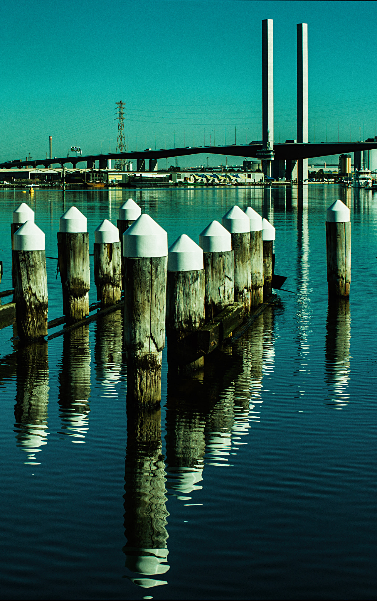 Sony Alpha NEX-7 + E 32mm F1.8 sample photo. Docklands photography