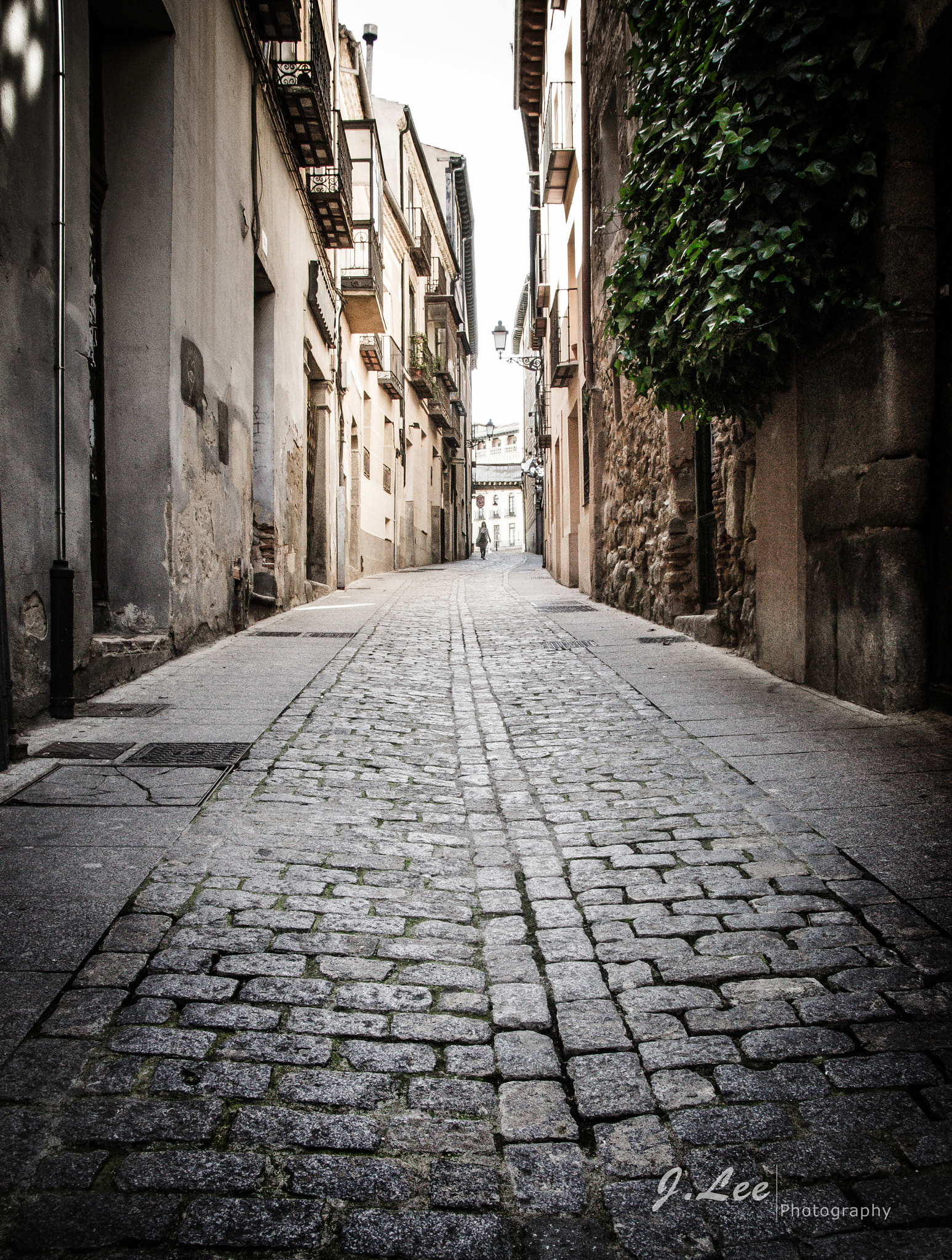 Sony SLT-A33 sample photo. Cobbled street - segovia, spain photography