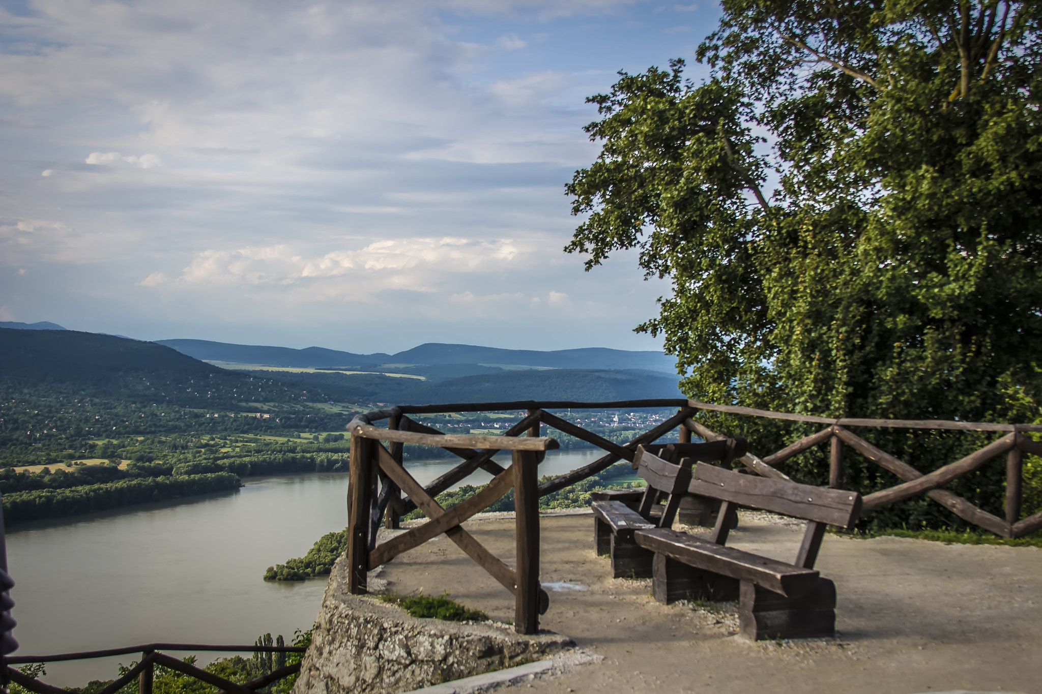 Canon EF 28-135mm F3.5-5.6 IS USM sample photo. Visegrad citadel, hungary photography