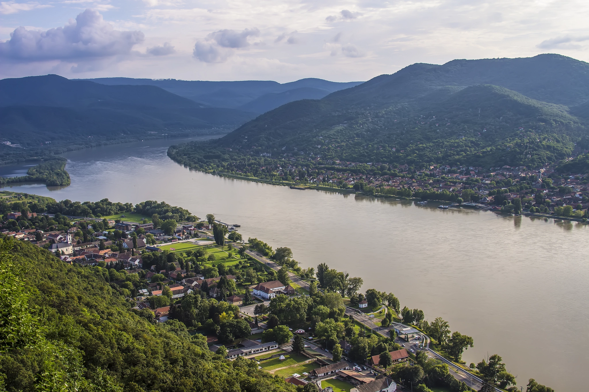 Canon EF 28-135mm F3.5-5.6 IS USM sample photo. Visegrad citadel, hungary photography