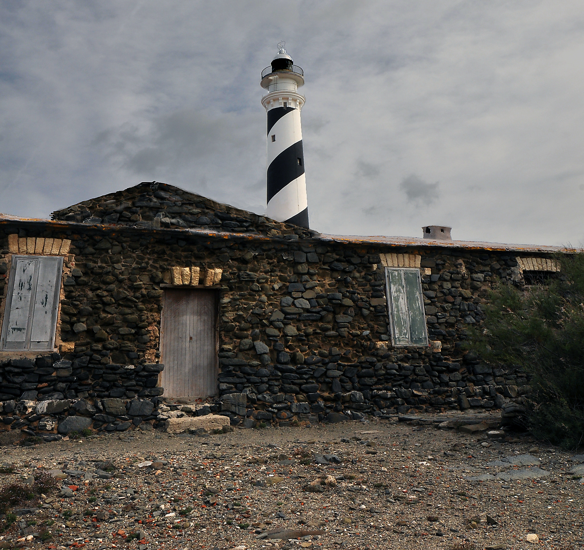 Nikon D5000 + Nikon AF-S DX Nikkor 10-24mm F3-5-4.5G ED sample photo. Lighthouse photography