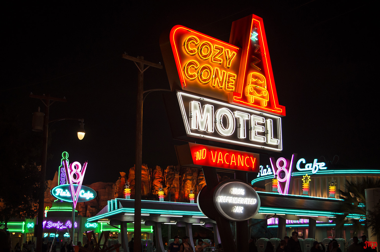 Pentax smc DA 18-55mm F3.5-5.6 AL sample photo. Disneyland - cars land photography