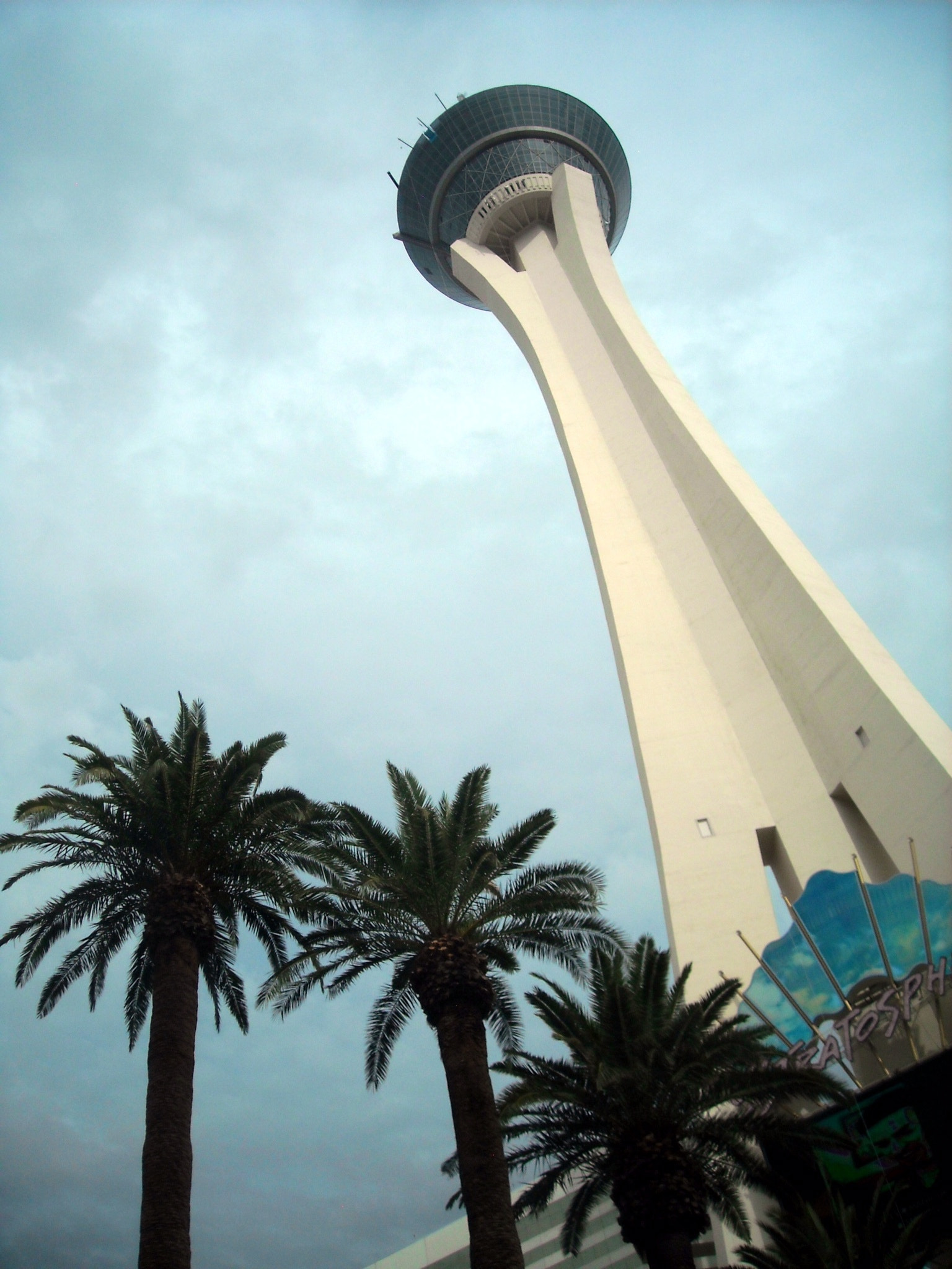 Nikon Coolpix L18 sample photo. Stratosphere in las vegas photography