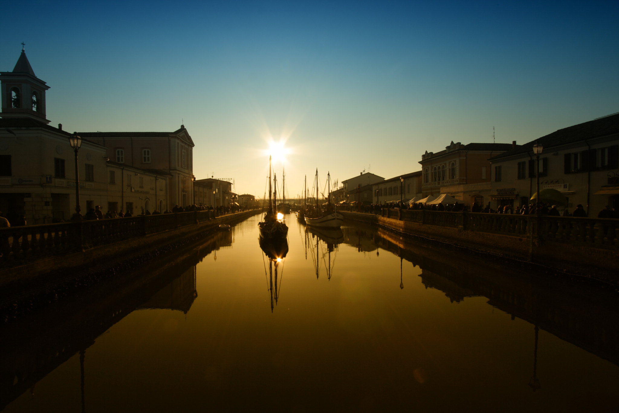 Canon EOS 1000D (EOS Digital Rebel XS / EOS Kiss F) sample photo. Colored hues at sunset photography