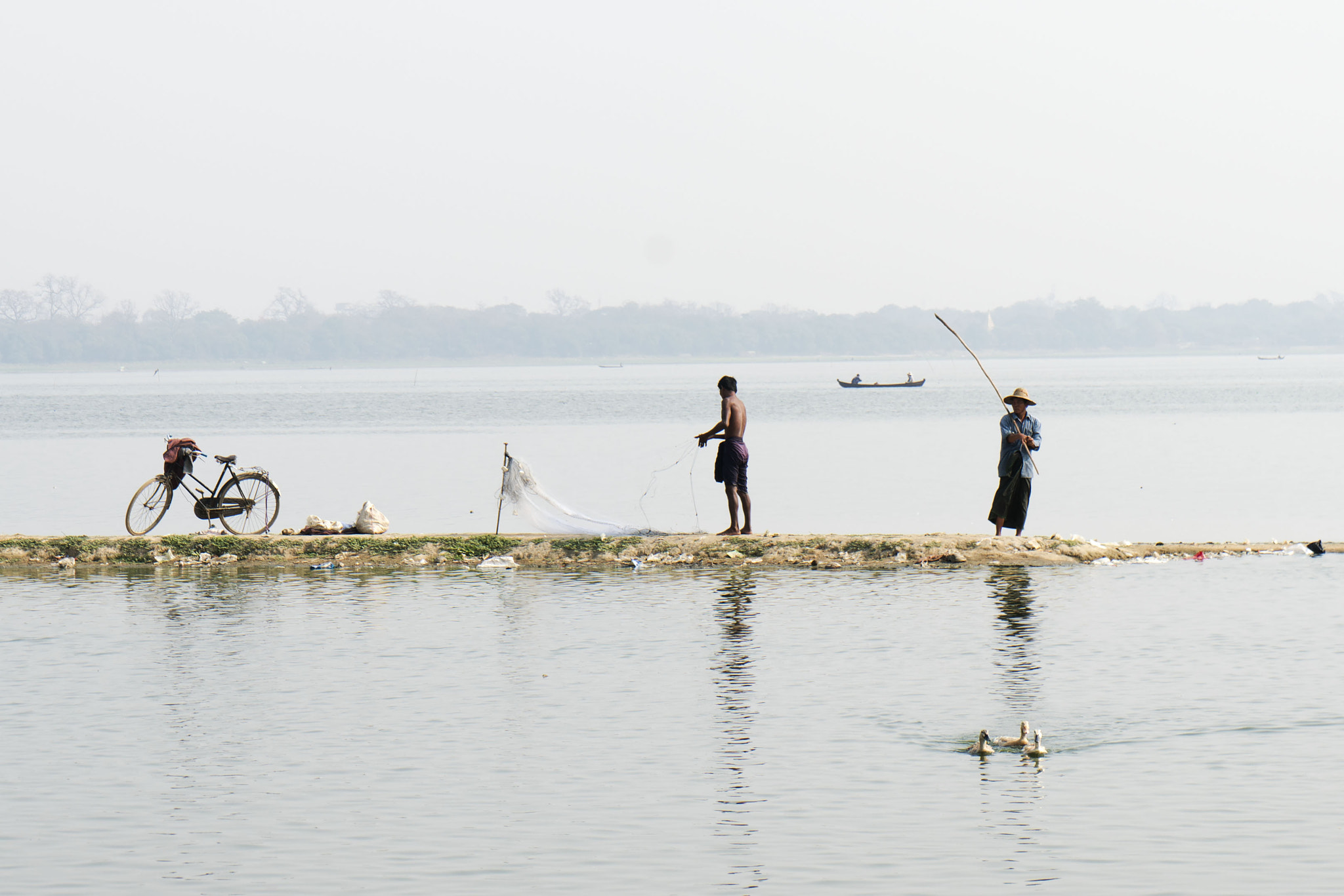 Sony a7R II + Sony Vario-Tessar T* E 16-70mm F4 ZA OSS sample photo. Pic taken from u-bein bridge amarapura photography