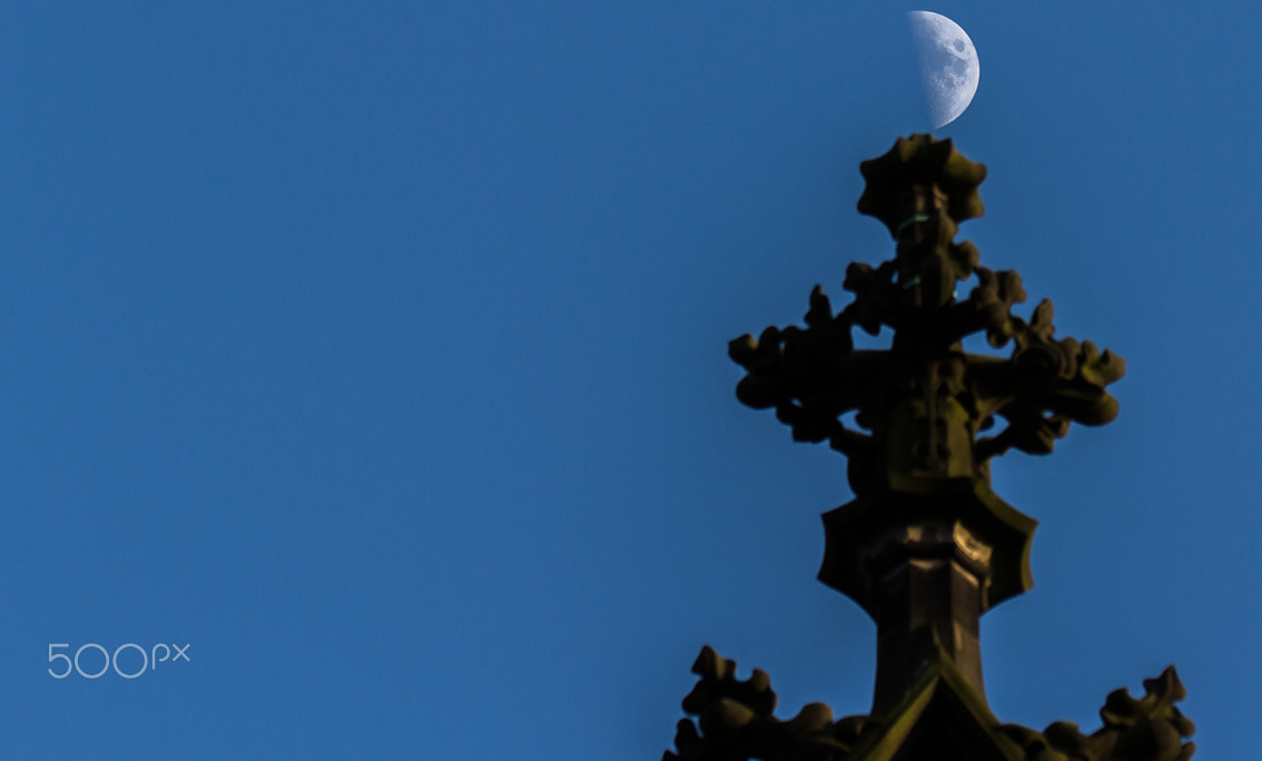150-600mm F5-6.3 DG OS HSM | Contemporary 015 sample photo. 40 % moon above bremen photography