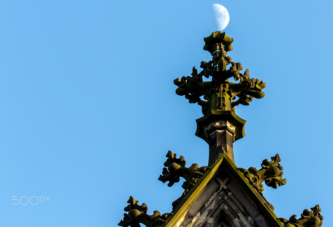 150-600mm F5-6.3 DG OS HSM | Contemporary 015 sample photo. 40 % moon above bremen2 photography