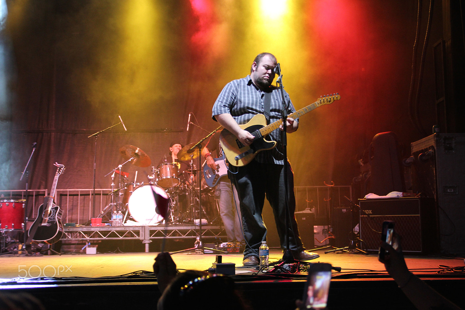 Canon EOS 550D (EOS Rebel T2i / EOS Kiss X4) sample photo. Live music on stage photography