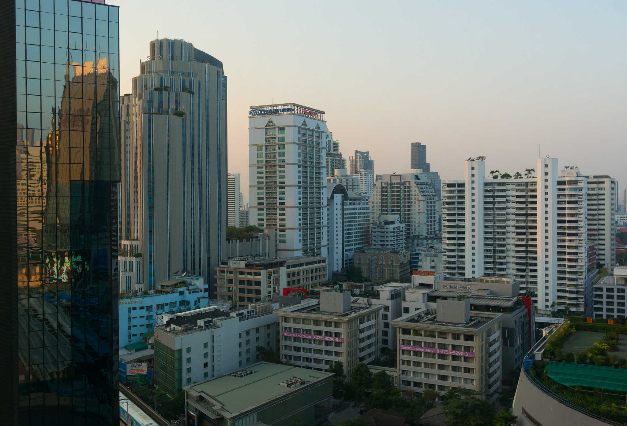 Sony Alpha NEX-6 + Sony Vario-Tessar T* E 16-70mm F4 ZA OSS sample photo. Bangkok photography