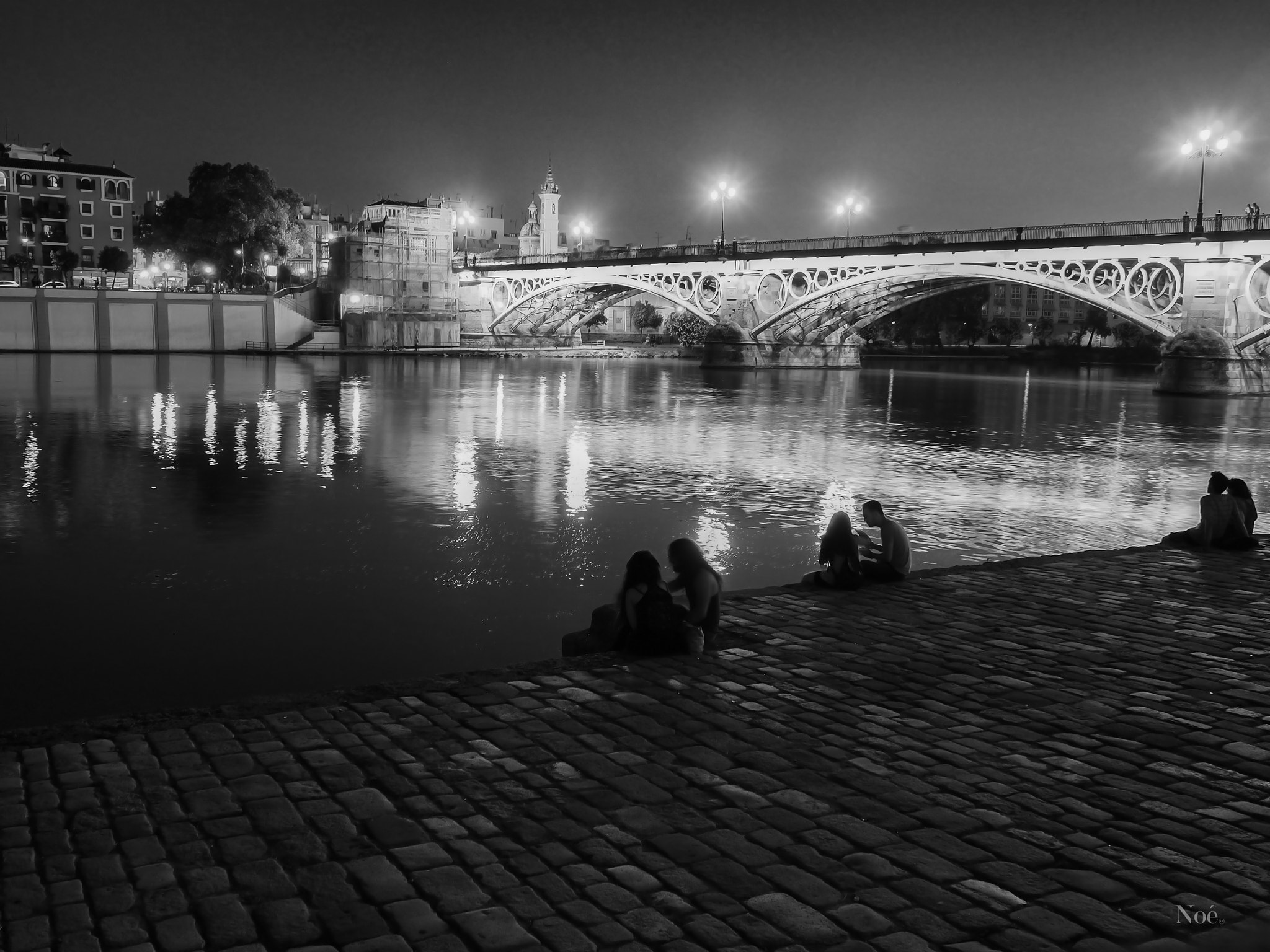 Olympus OM-D E-M5 II + Olympus M.Zuiko Digital 17mm F2.8 Pancake sample photo. Momentos románticos a orillas del guadalquivir photography