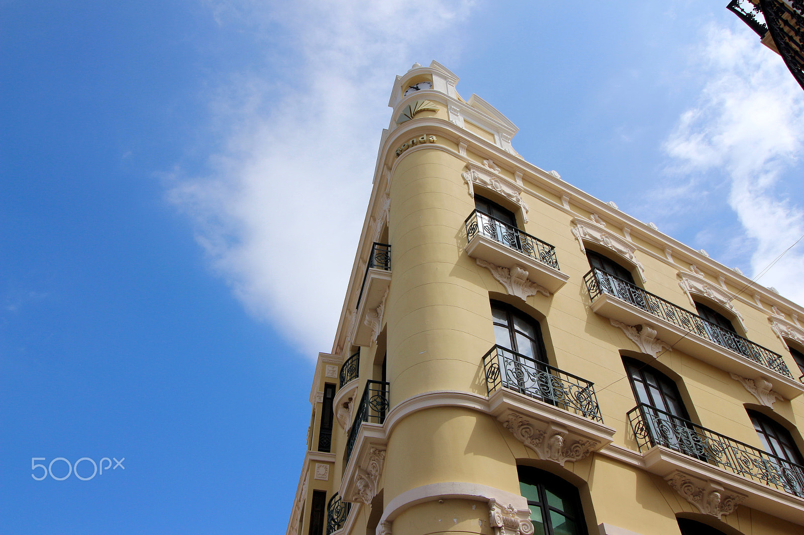 Canon EF-S 10-18mm F4.5–5.6 IS STM sample photo. Corner building photography