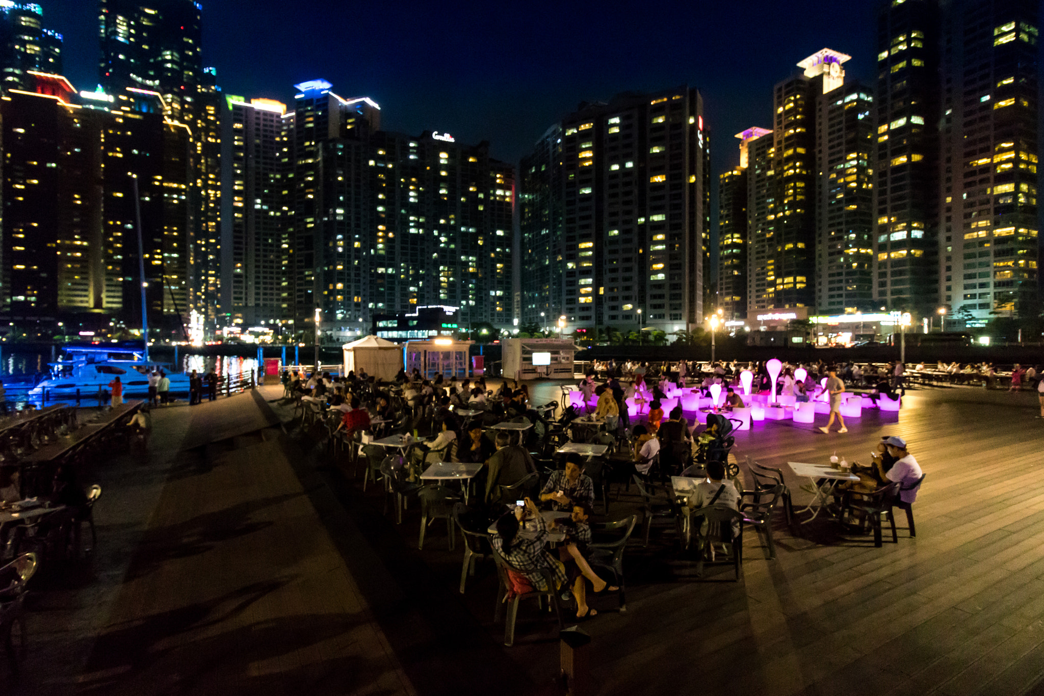 Canon EF-S 10-18mm F4.5–5.6 IS STM sample photo. Break in city, photography