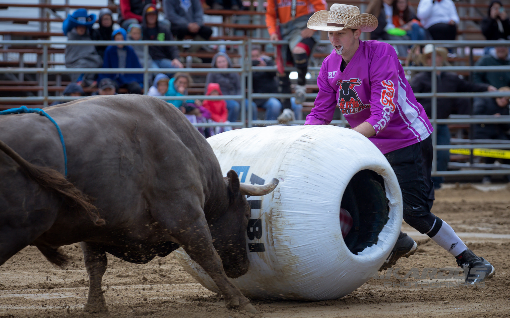 Canon EOS 700D (EOS Rebel T5i / EOS Kiss X7i) + Canon EF 70-200mm F4L USM sample photo. Xbf - extreme bull riding - rodéo fest de val saint-côme 2016 photography