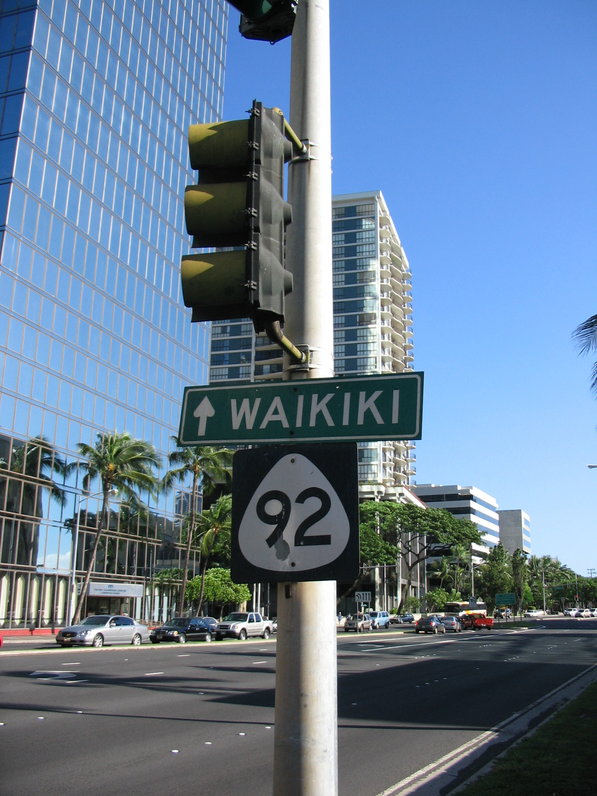 Canon POWERSHOT A85 sample photo. Road to waikiki. photography