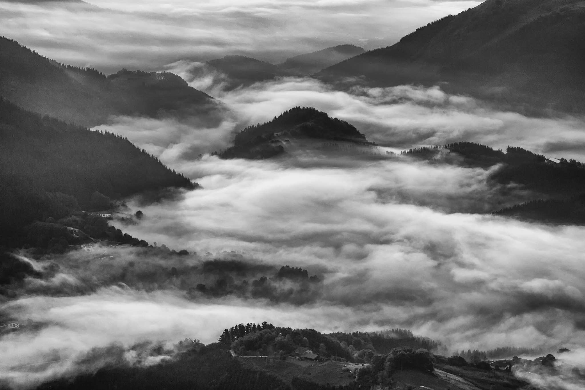 Canon EOS 50D + Tamron AF 70-300mm F4-5.6 Di LD Macro sample photo. Foggy valley photography