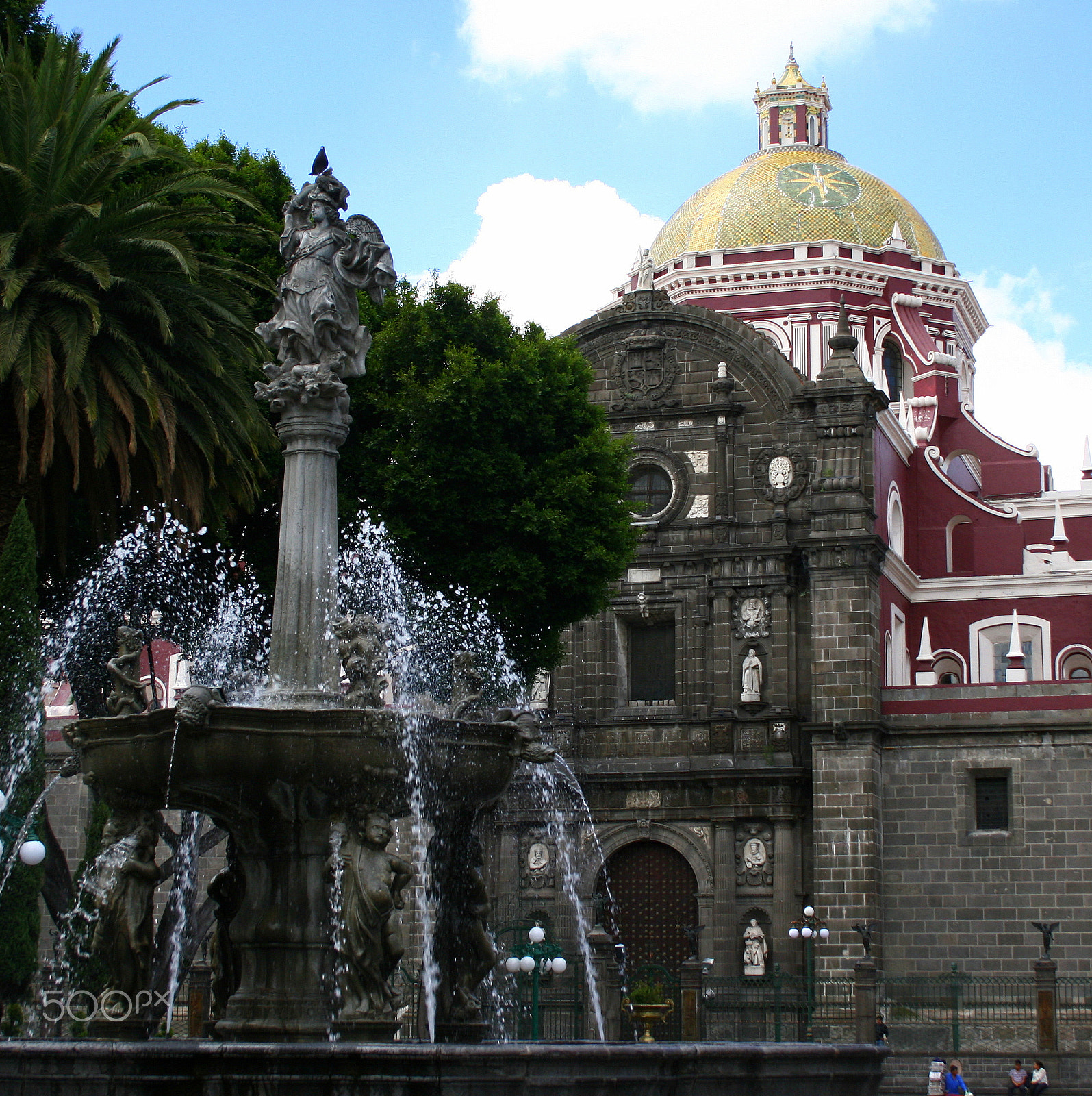 Canon EOS 400D (EOS Digital Rebel XTi / EOS Kiss Digital X) + Canon EF-S 18-55mm F3.5-5.6 sample photo. Zócalo de puebla photography