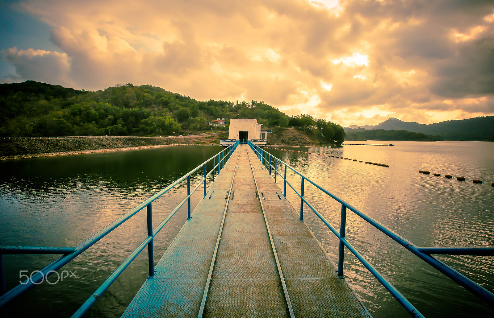 Nikon D60 + Sigma 10-20mm F3.5 EX DC HSM sample photo. Sunset on the lake photography