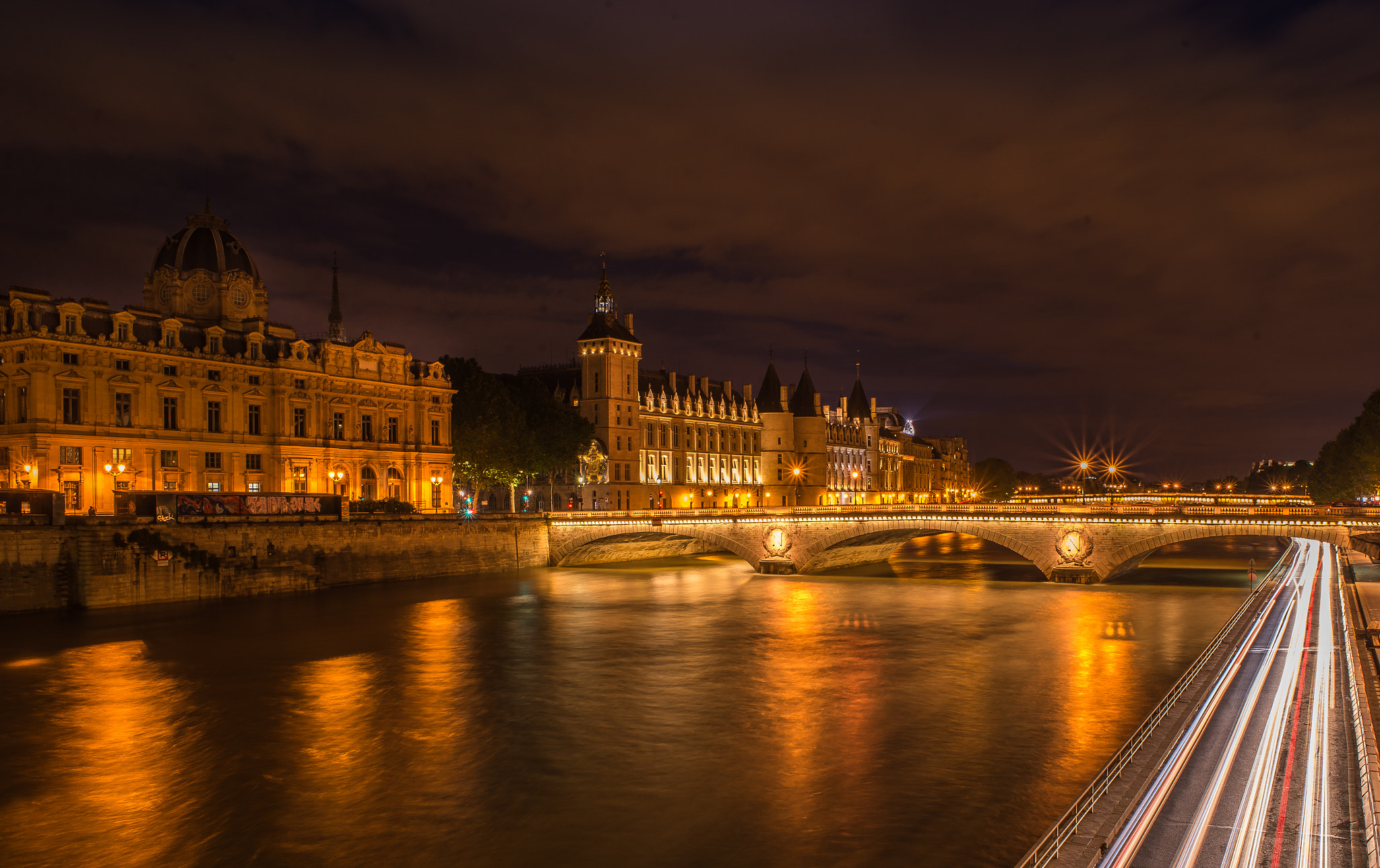 Nikon D600 + AF Nikkor 24mm f/2.8 sample photo. Seine river at night photography