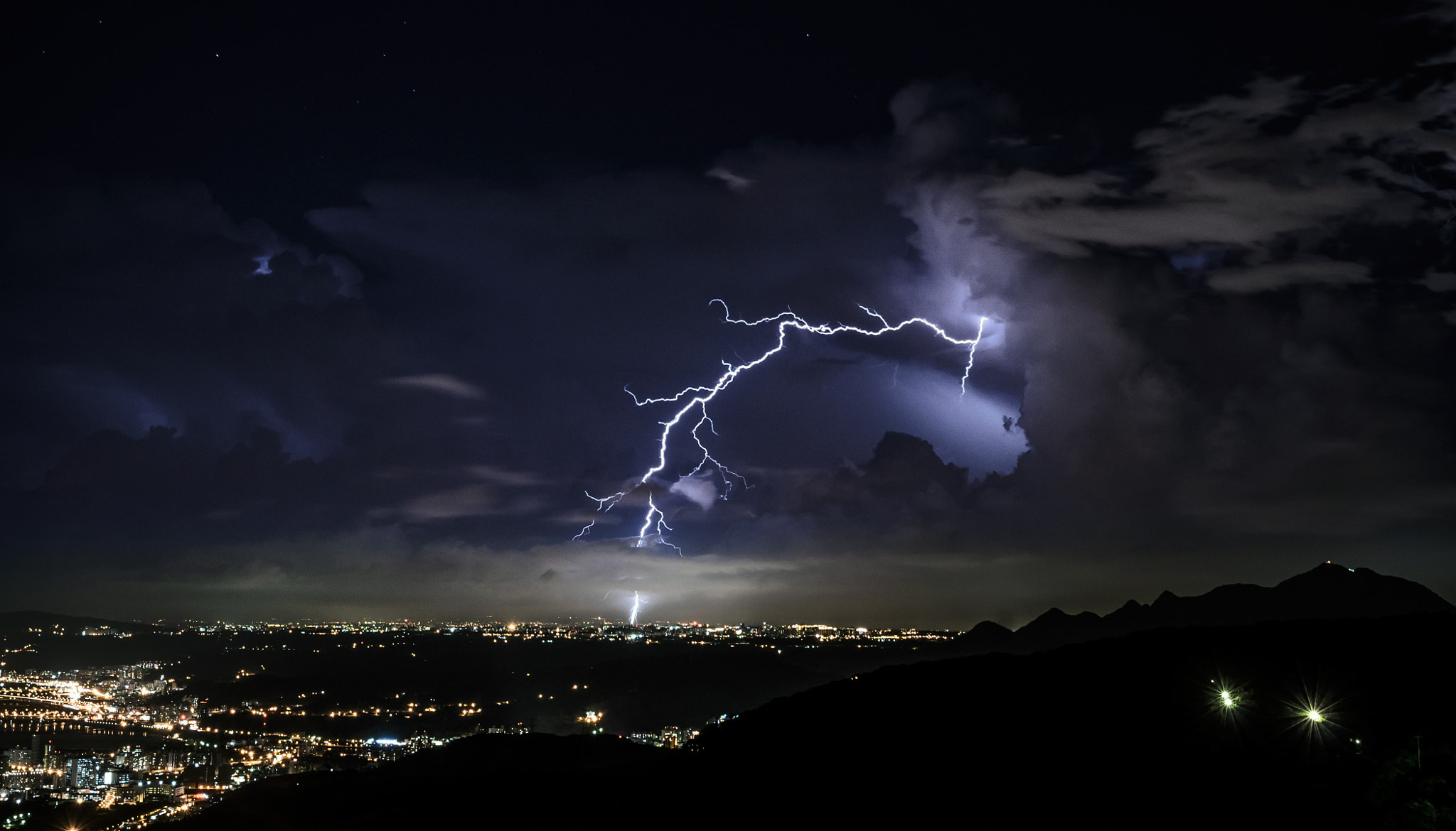 Nikon D7000 + Sigma 18-50mm F2.8 EX DC Macro sample photo. Thunder photography