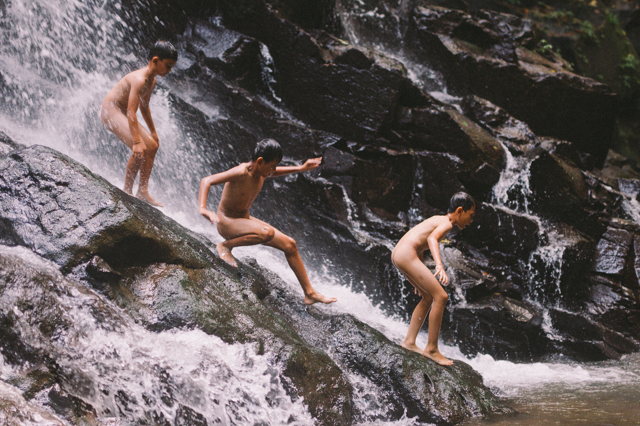 Canon EOS-1D Mark IV sample photo. Bali kids at waterfall photography