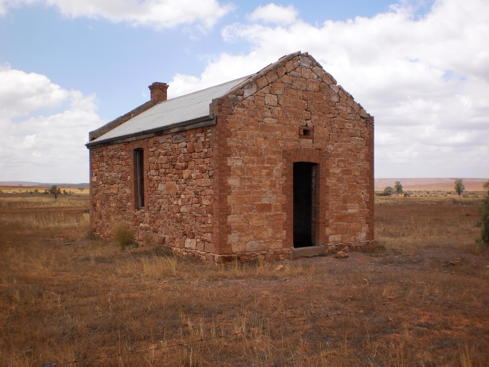 Olympus T110,X37 sample photo. Forgotten church photography