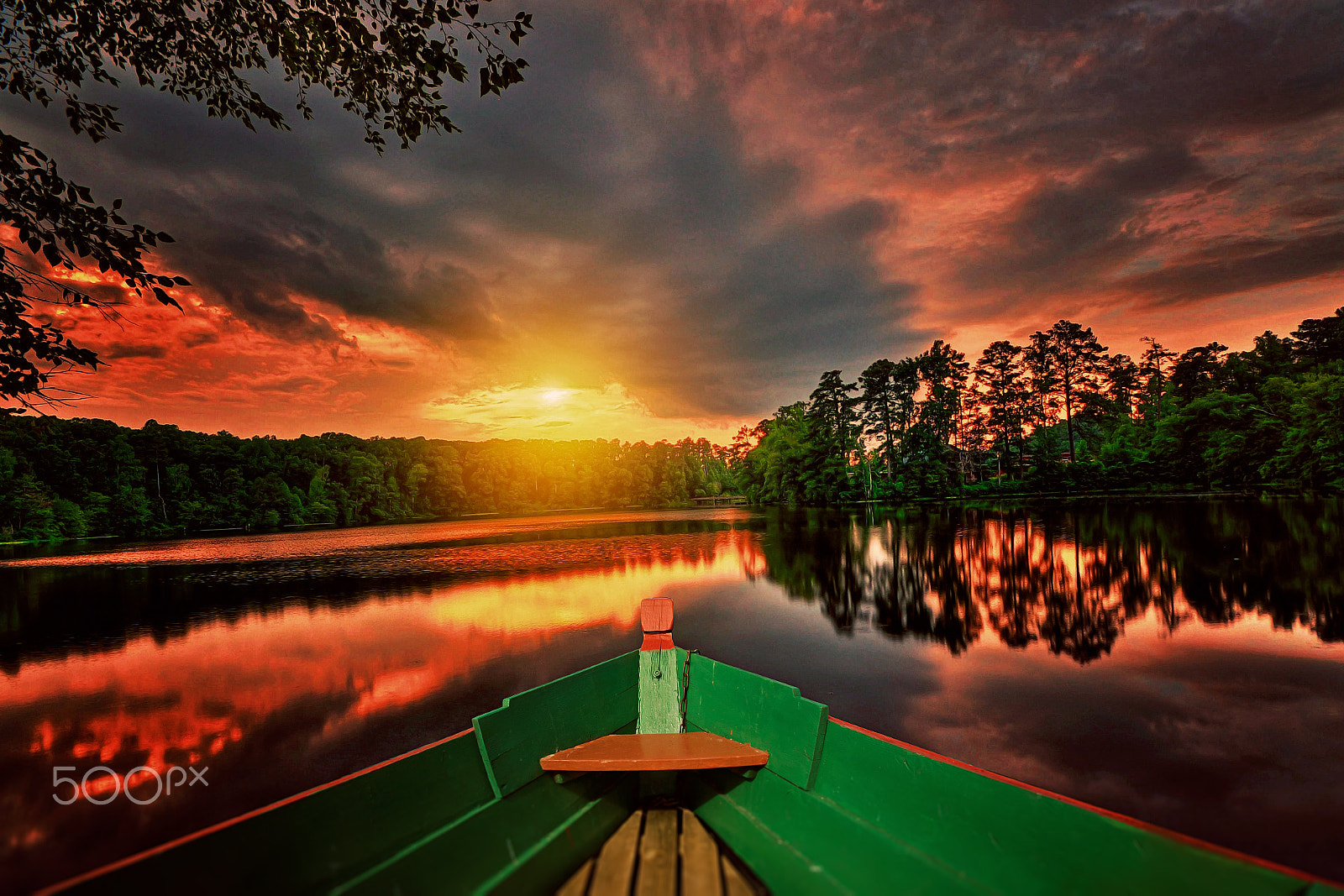 Nikon D5200 + Samyang 8mm F3.5 Aspherical IF MC Fisheye sample photo. Sunset at the lake photography