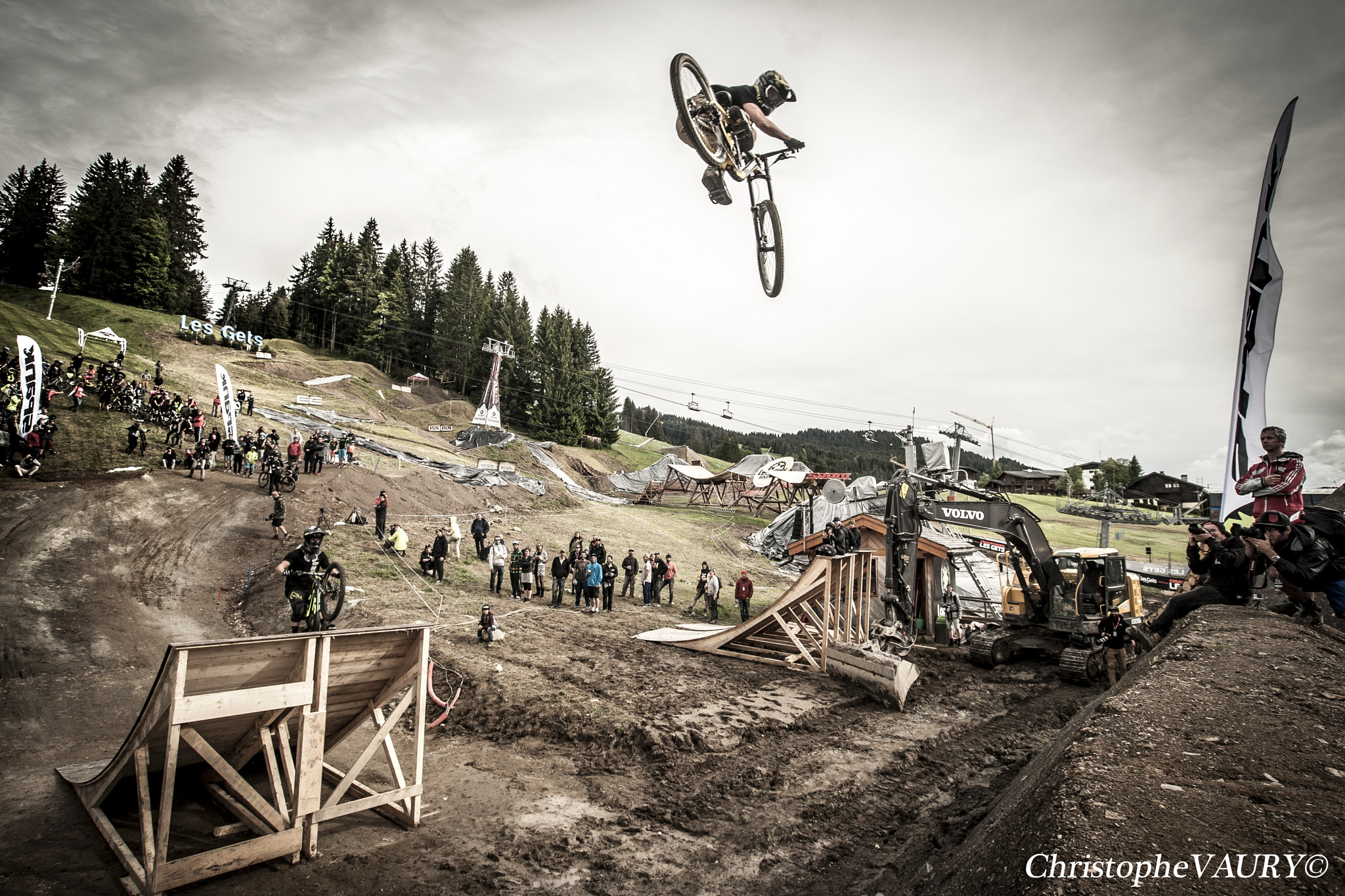 Nikon D3 + Sigma 17-35mm F2.8-4 EX Aspherical sample photo. Crankworx © photography