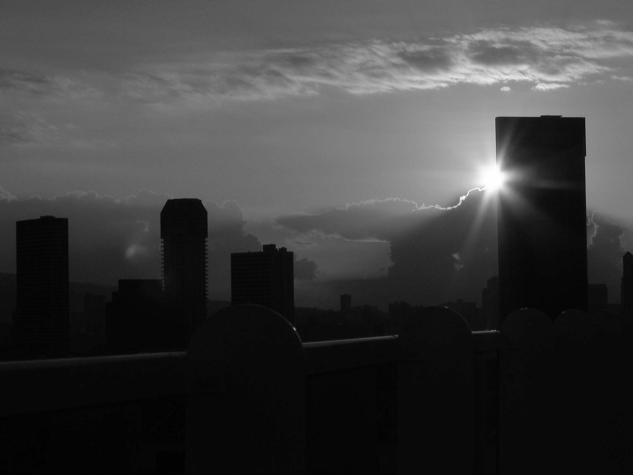 Canon POWERSHOT A85 sample photo. Sunrise in honolulu. photography