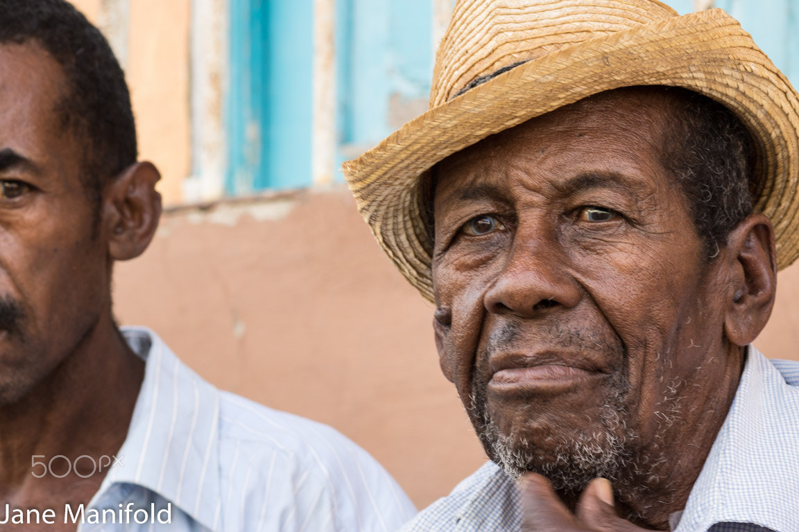 Canon EOS 750D (EOS Rebel T6i / EOS Kiss X8i) + Canon EF 85mm F1.8 USM sample photo. Father and son photography