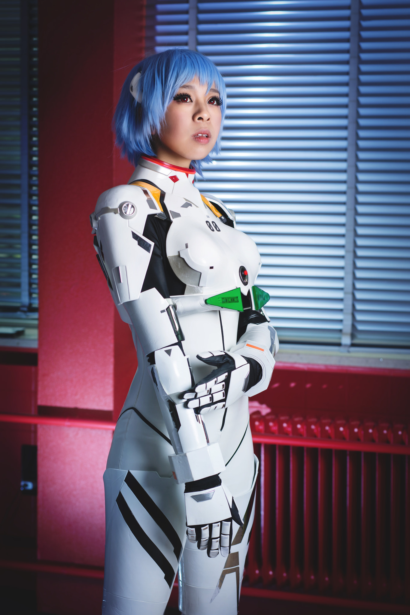 Canon EOS 5DS + Canon EF 85mm F1.8 USM sample photo. Under blue rays photography