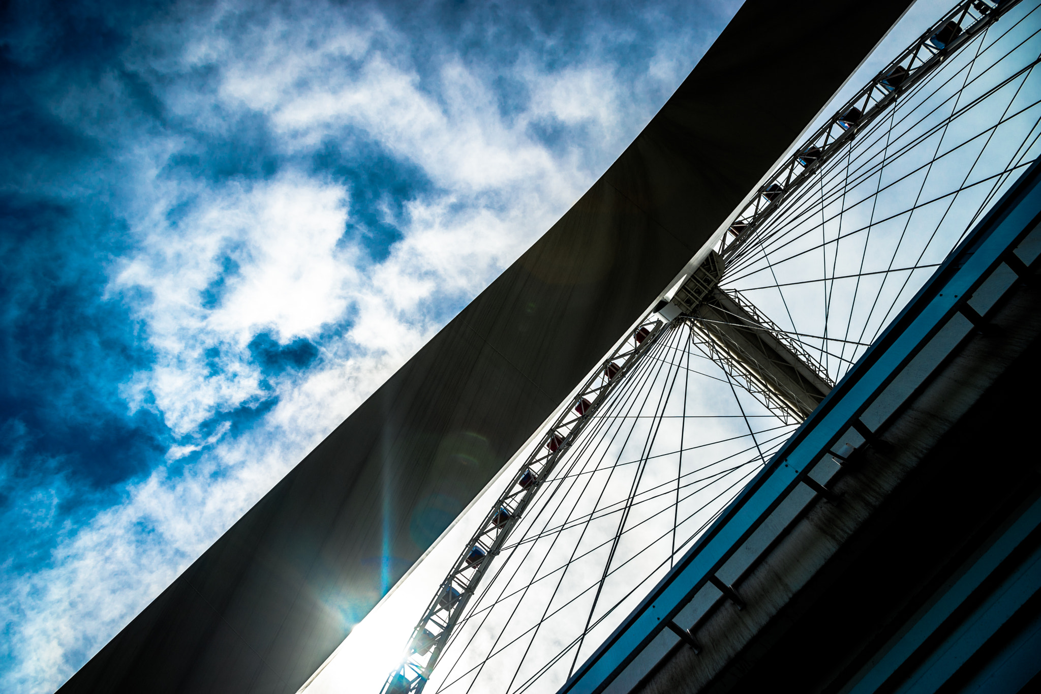Minolta AF 24-85mm F3.5-4.5 [New] sample photo. Under the ferris wheel photography