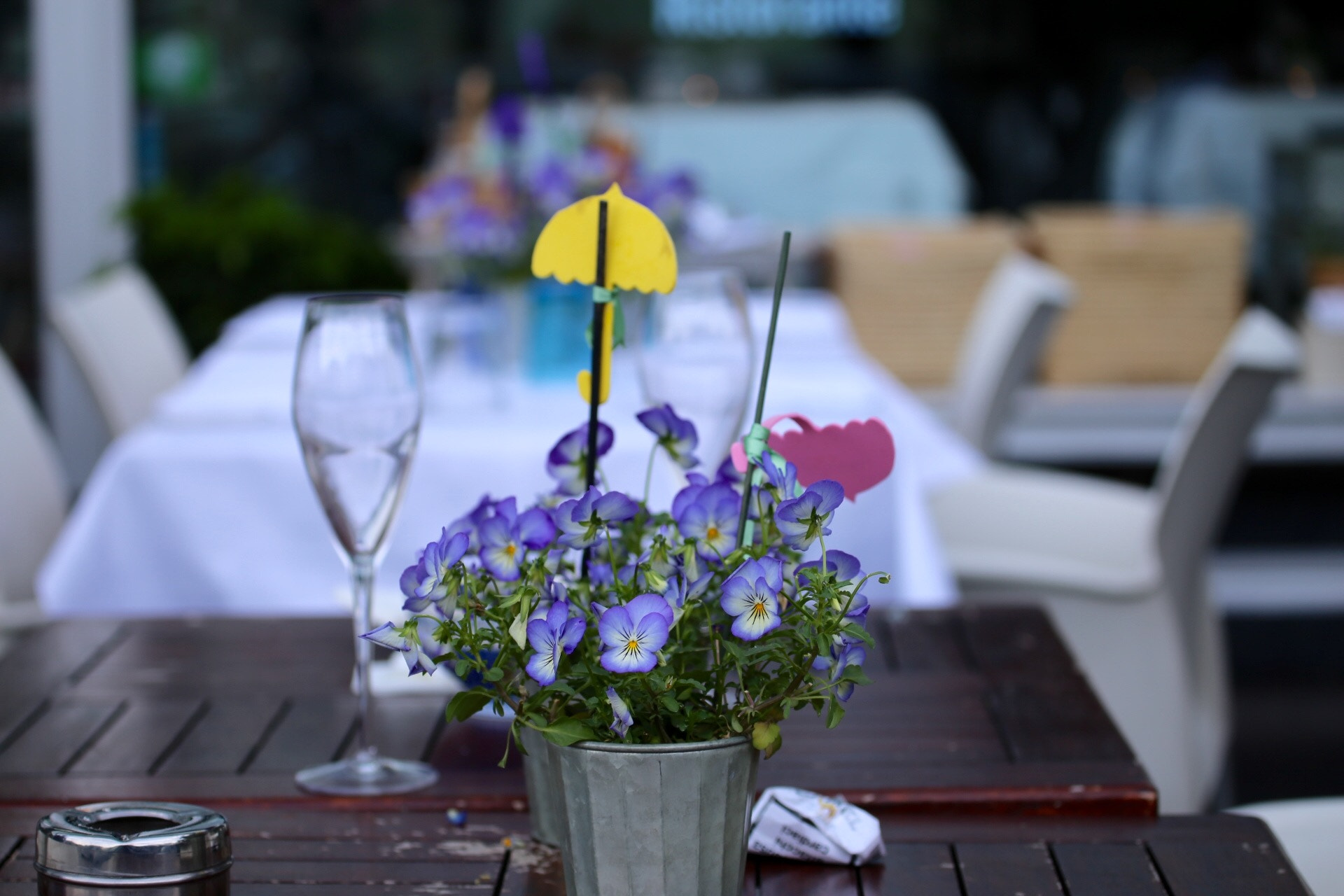 Canon EF 100-400mm F4.5-5.6L IS USM sample photo. 卢加诺湖边的静谧餐馆 photography