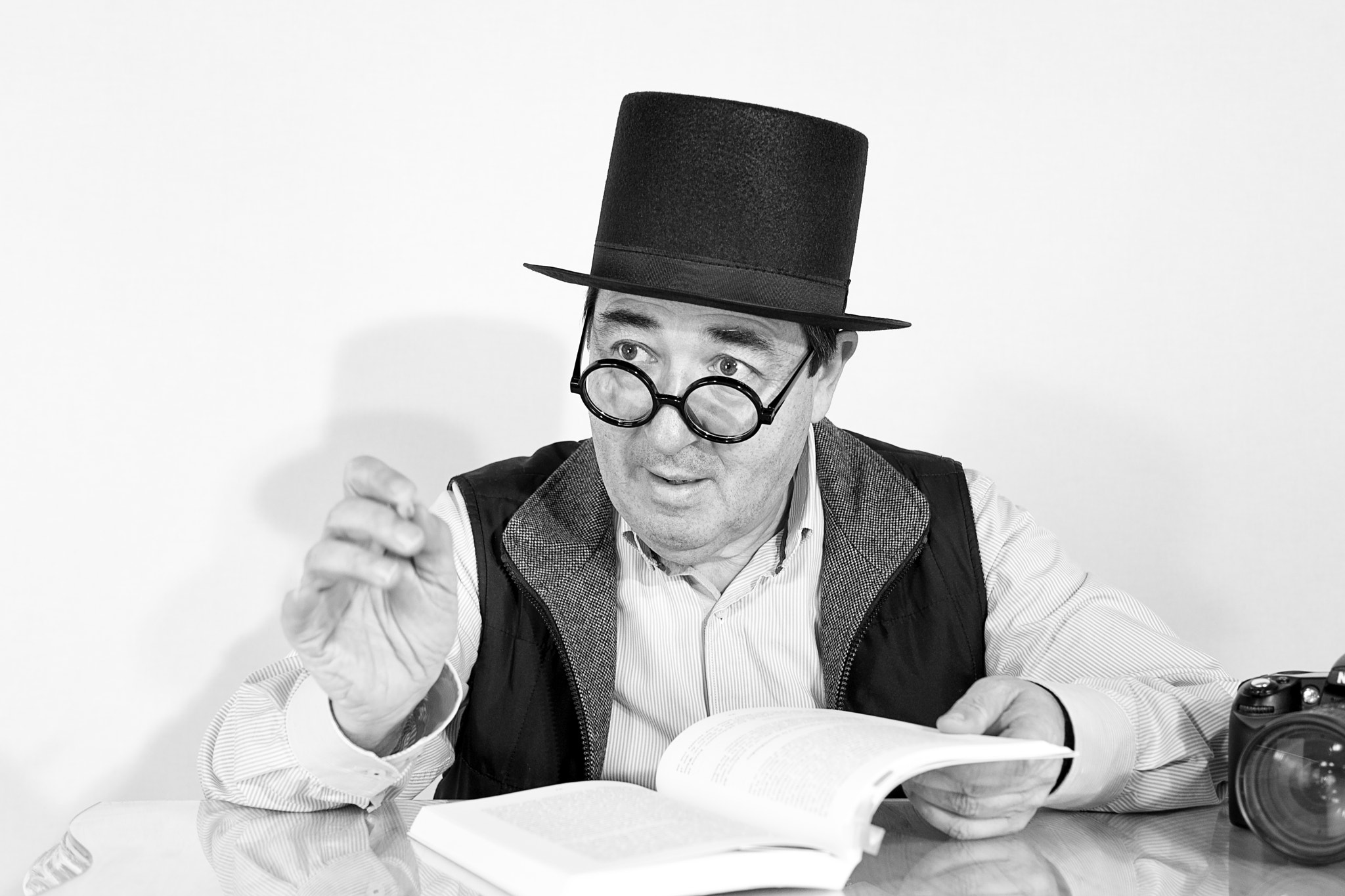 Olympus OM-D E-M1 + Panasonic Leica DG Summilux 25mm F1.4 II ASPH sample photo. El viejo profesor photography