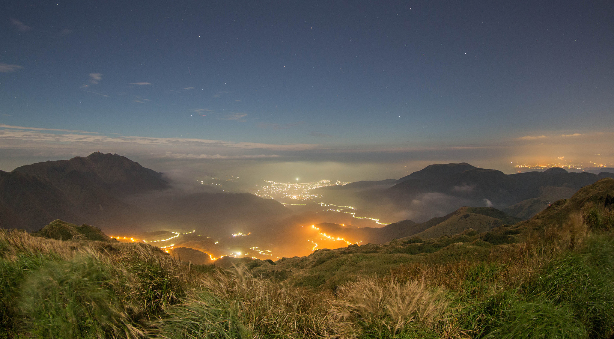 Canon EF 8-15mm F4L Fisheye USM sample photo. 七星山月光滿天星之夜~草都不用補光 photography