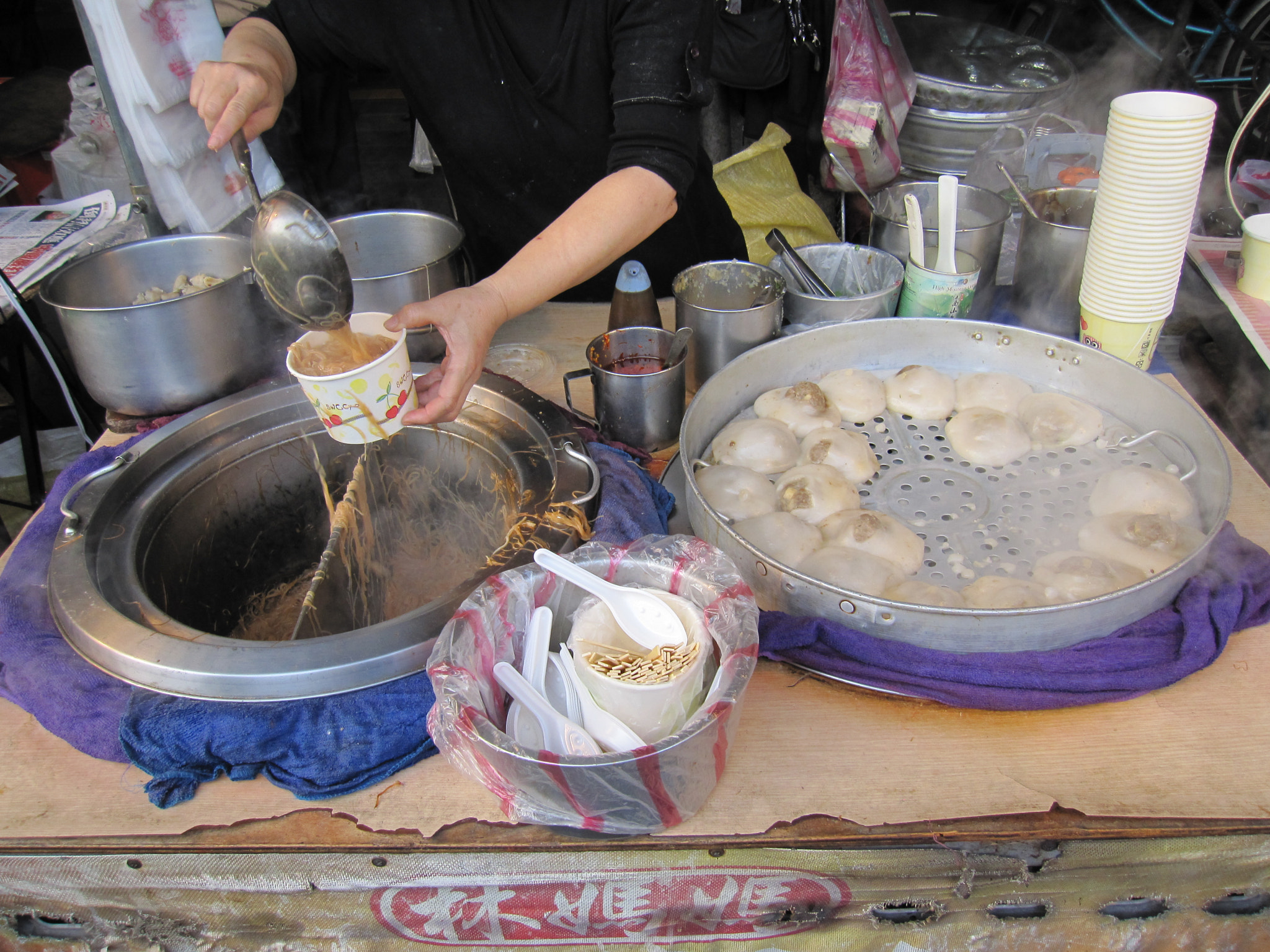 Canon PowerShot SD960 IS (Digital IXUS 110 IS / IXY Digital 510 IS) sample photo. Lin mommom pork intestine thin noodles￣ﾀﾁfried/steamed round dumpling with ground meat photography