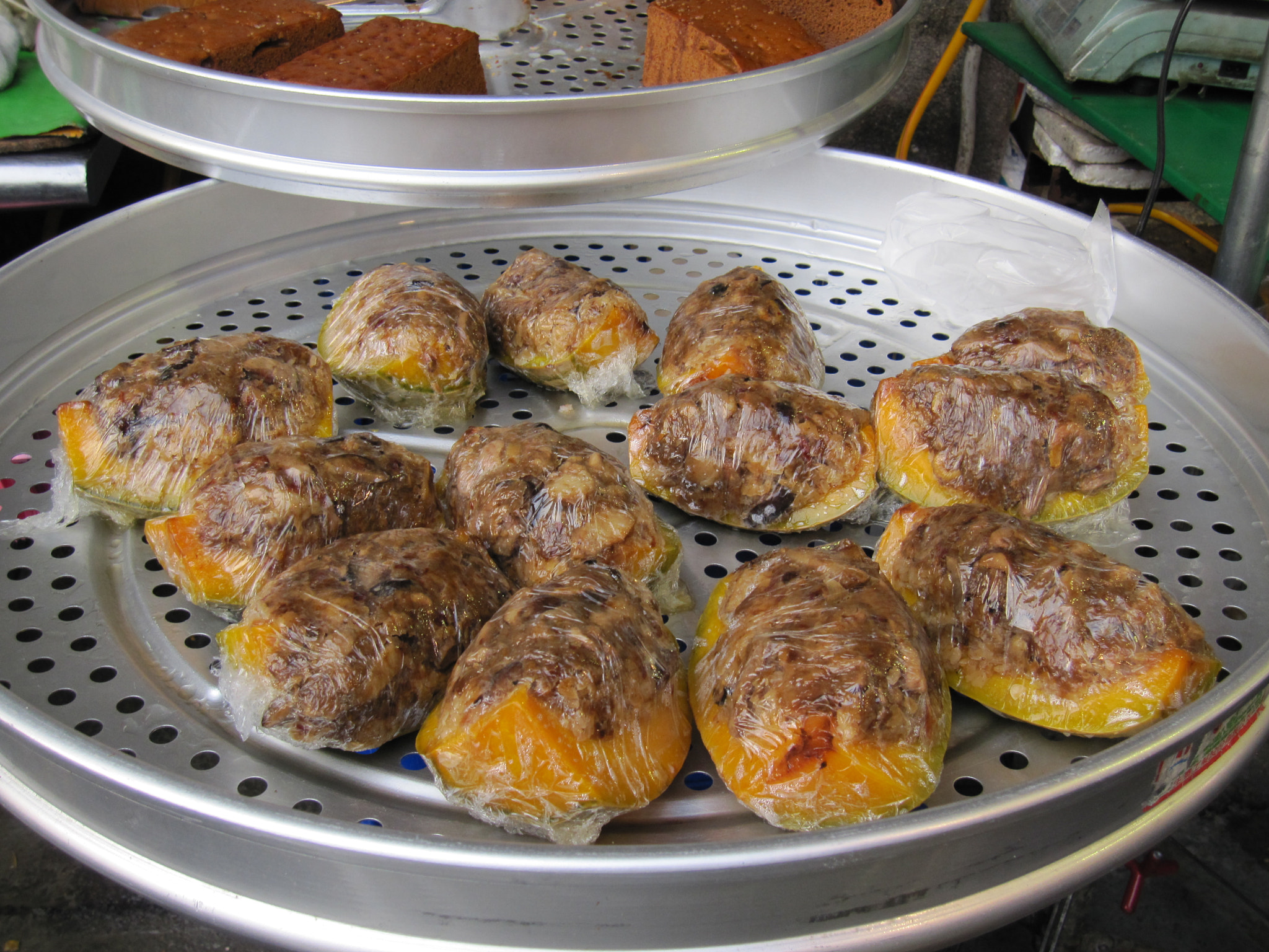 Canon PowerShot SD960 IS (Digital IXUS 110 IS / IXY Digital 510 IS) sample photo. Shuanghe market taiwan traditional local snacks-pumpkin glutinous rice photography