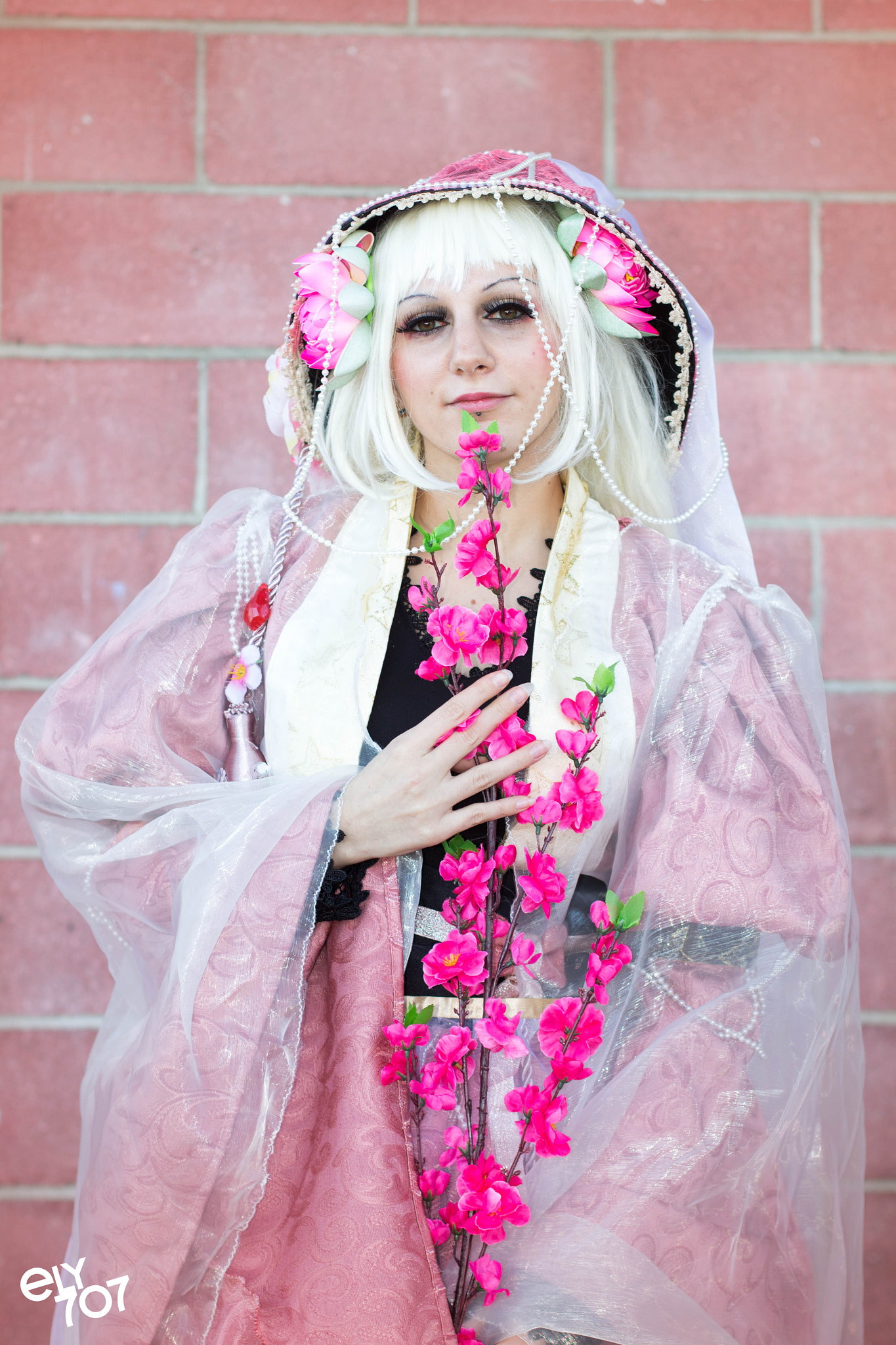 Canon EOS 700D (EOS Rebel T5i / EOS Kiss X7i) + Canon EF 50mm F1.4 USM sample photo. Cosplay fantasy flower japan photography