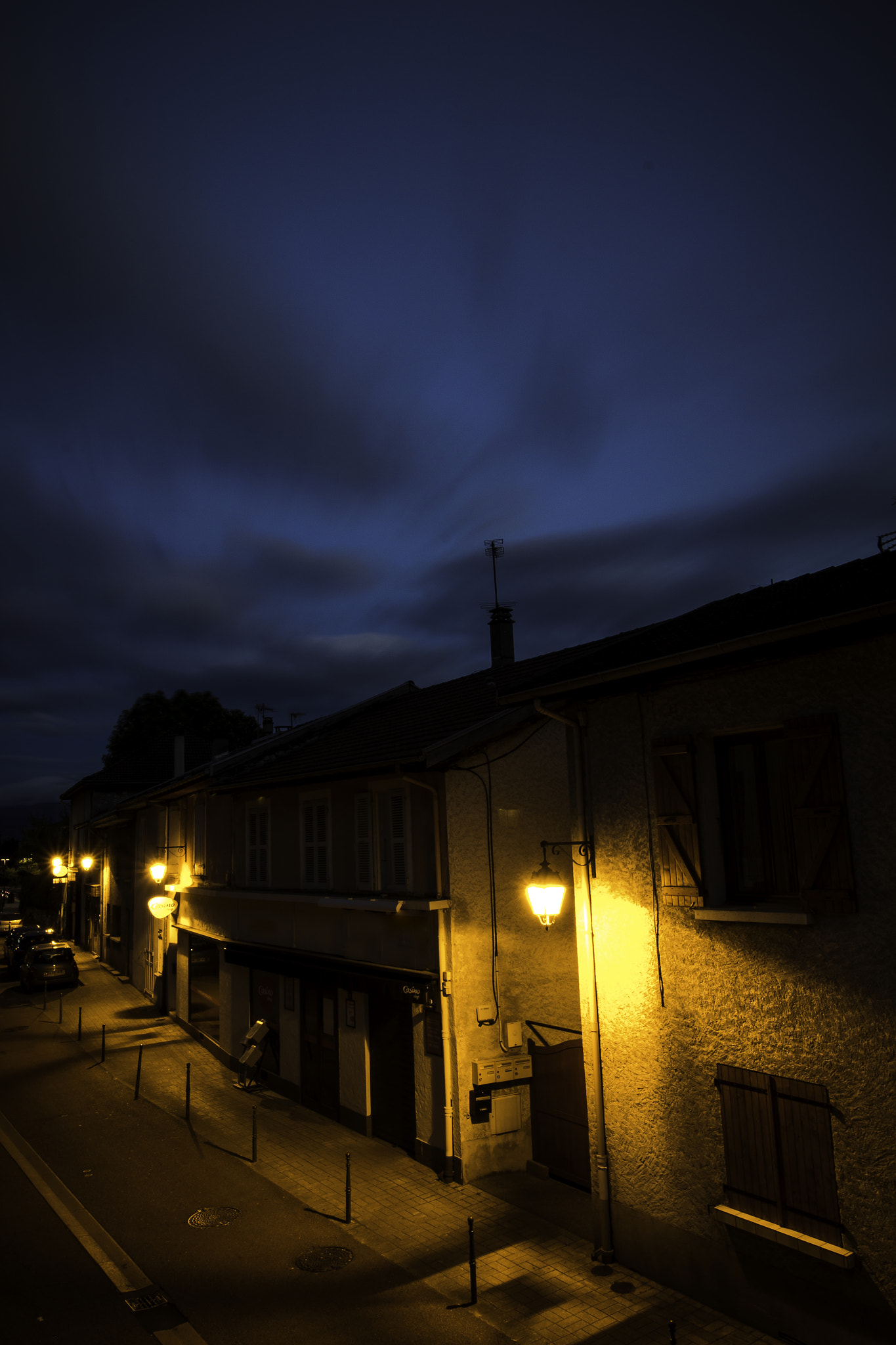 Canon EF-S 10-18mm F4.5–5.6 IS STM sample photo. Street lights... photography
