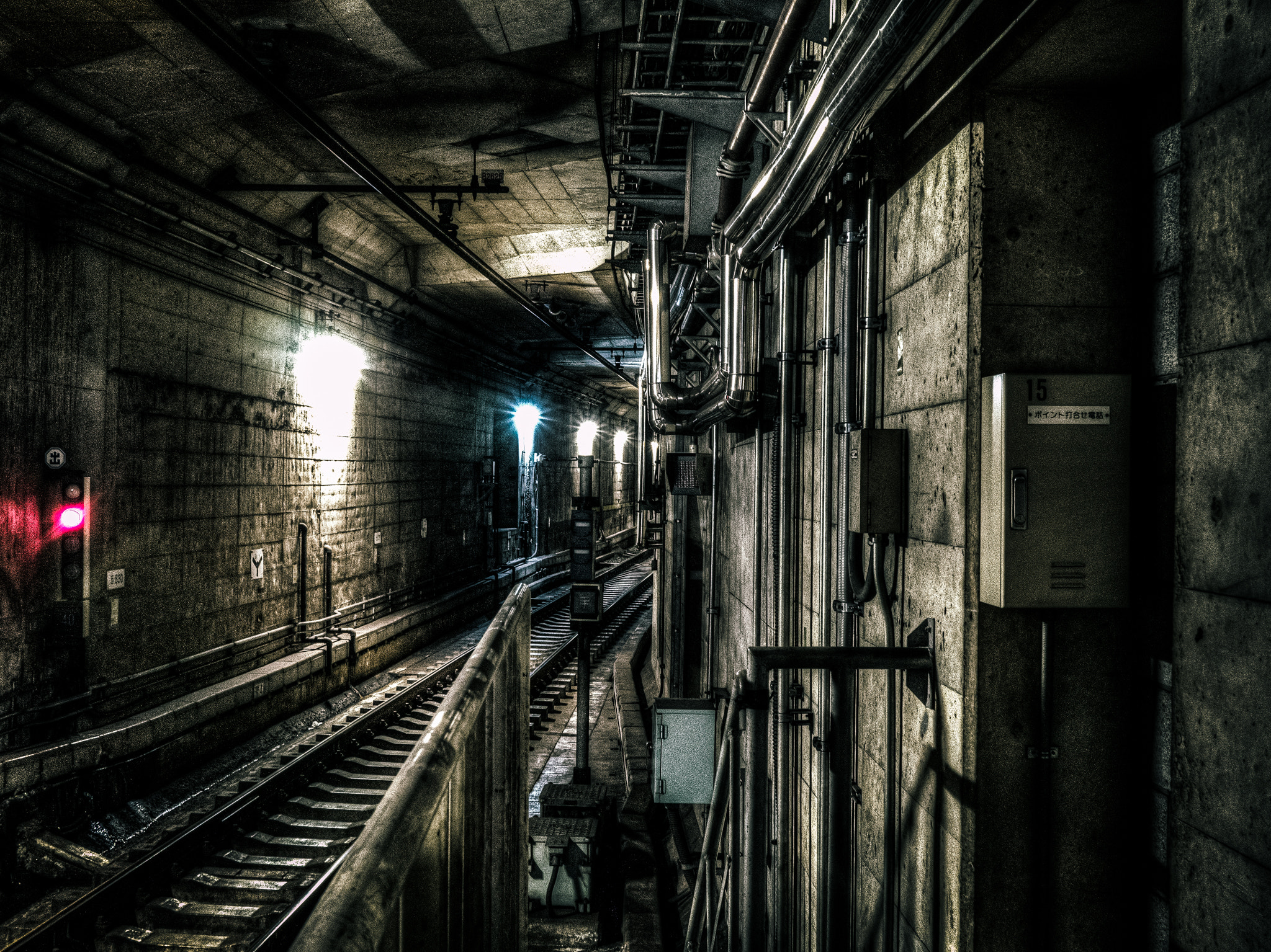 Olympus OM-D E-M1 + Panasonic Lumix G 20mm F1.7 ASPH sample photo. Underground photography