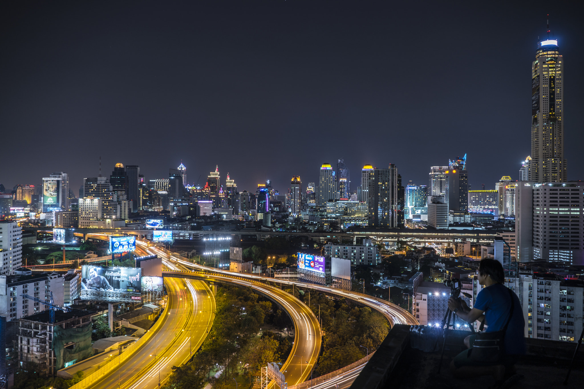 Sony a7R II + Sony FE PZ 28-135mm F4 G OSS sample photo. Bangkok city. photography