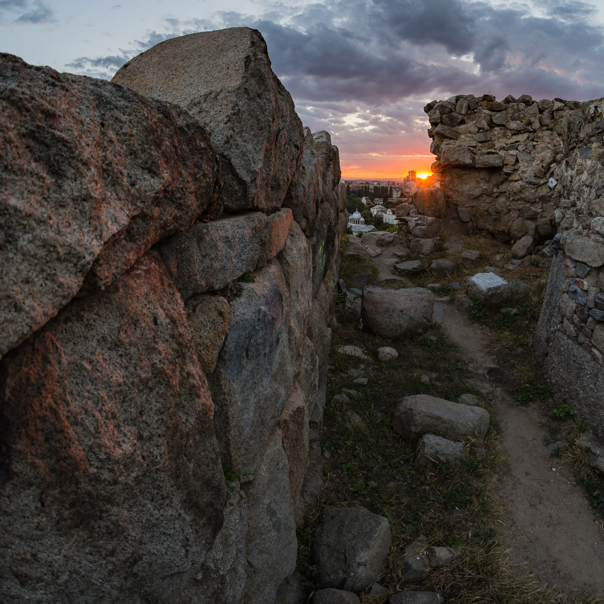 Nikon AF DX Fisheye-Nikkor 10.5mm F2.8G ED sample photo. The bloody entrance photography