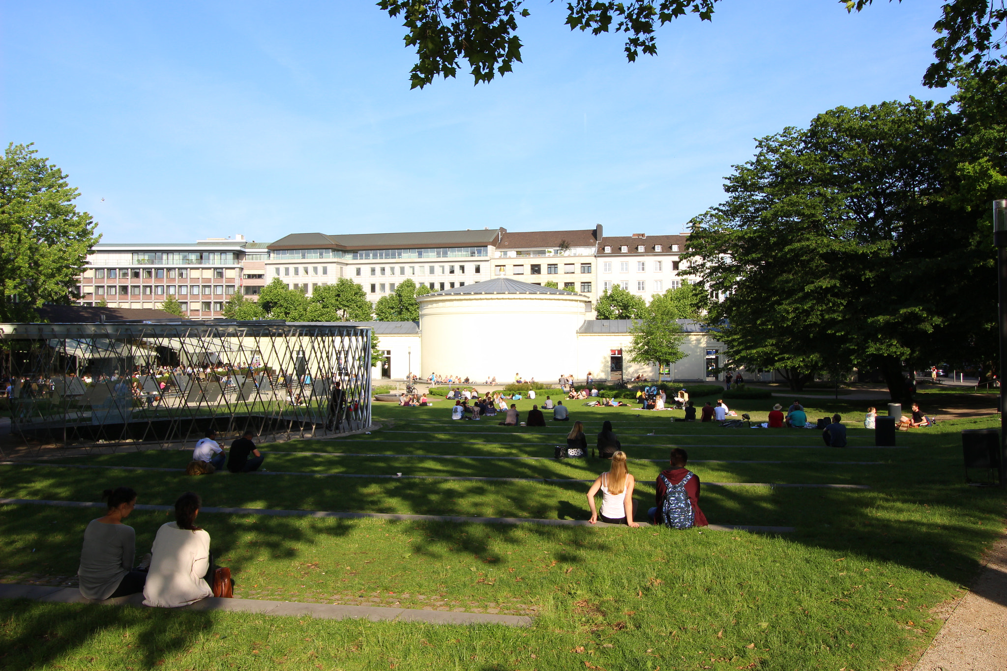 Canon EF-S 10-18mm F4.5–5.6 IS STM sample photo. A scene from a park photography