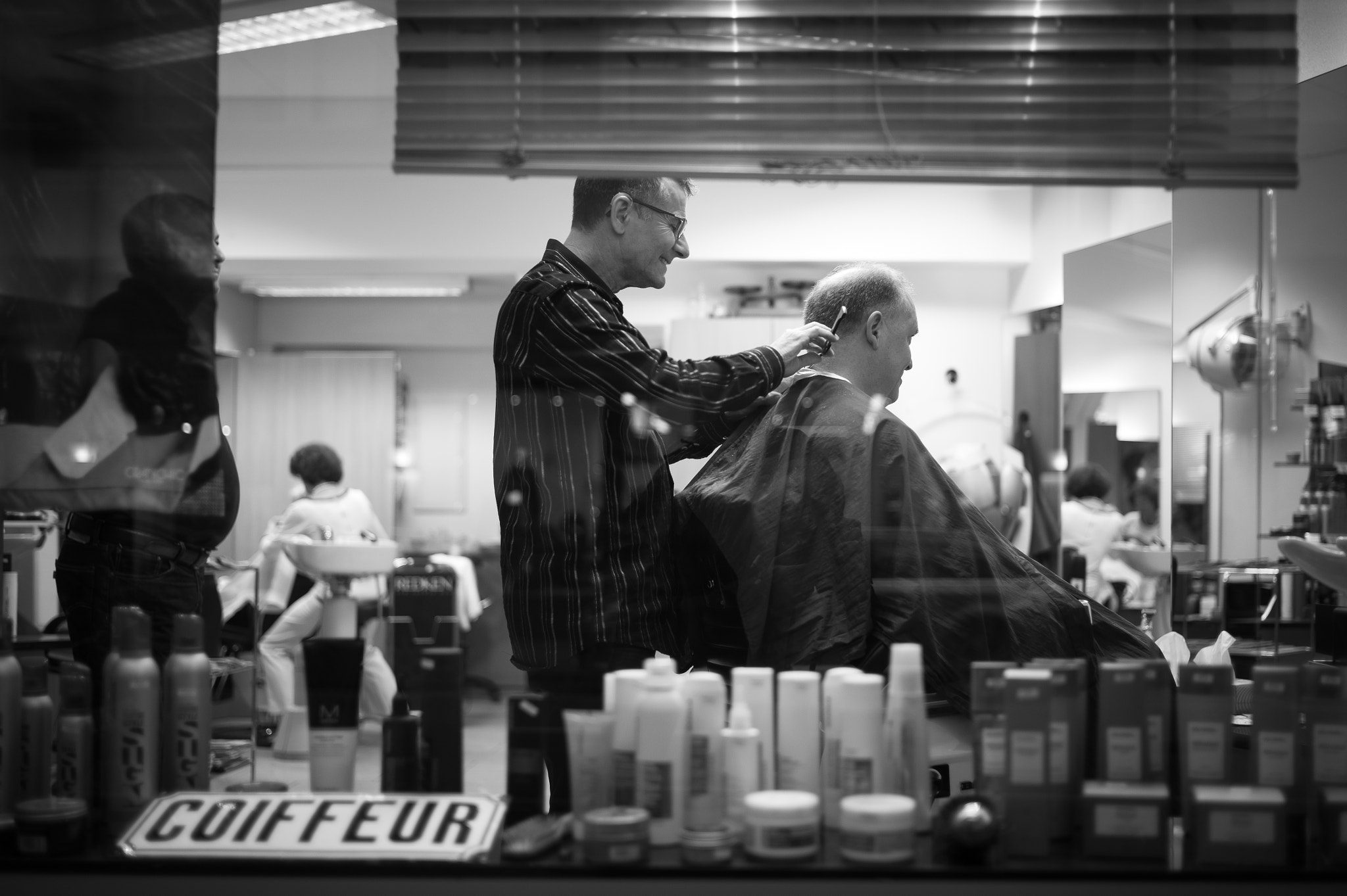 Leica Summilux-M 35mm F1.4 ASPH sample photo. Coiffeur photography
