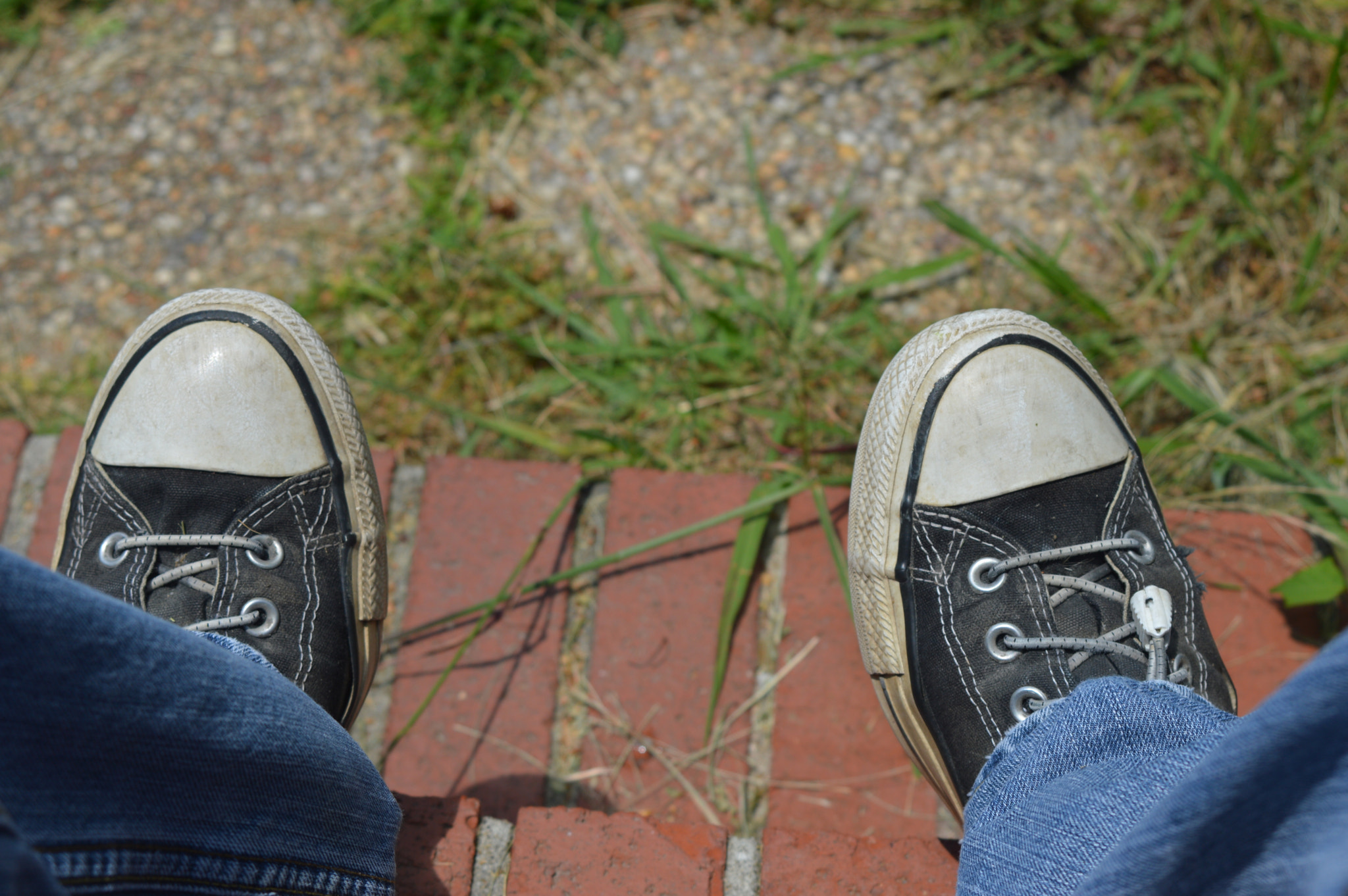 AF Zoom-Nikkor 35-70mm f/3.3-4.5 N sample photo. Sneakers[] photography