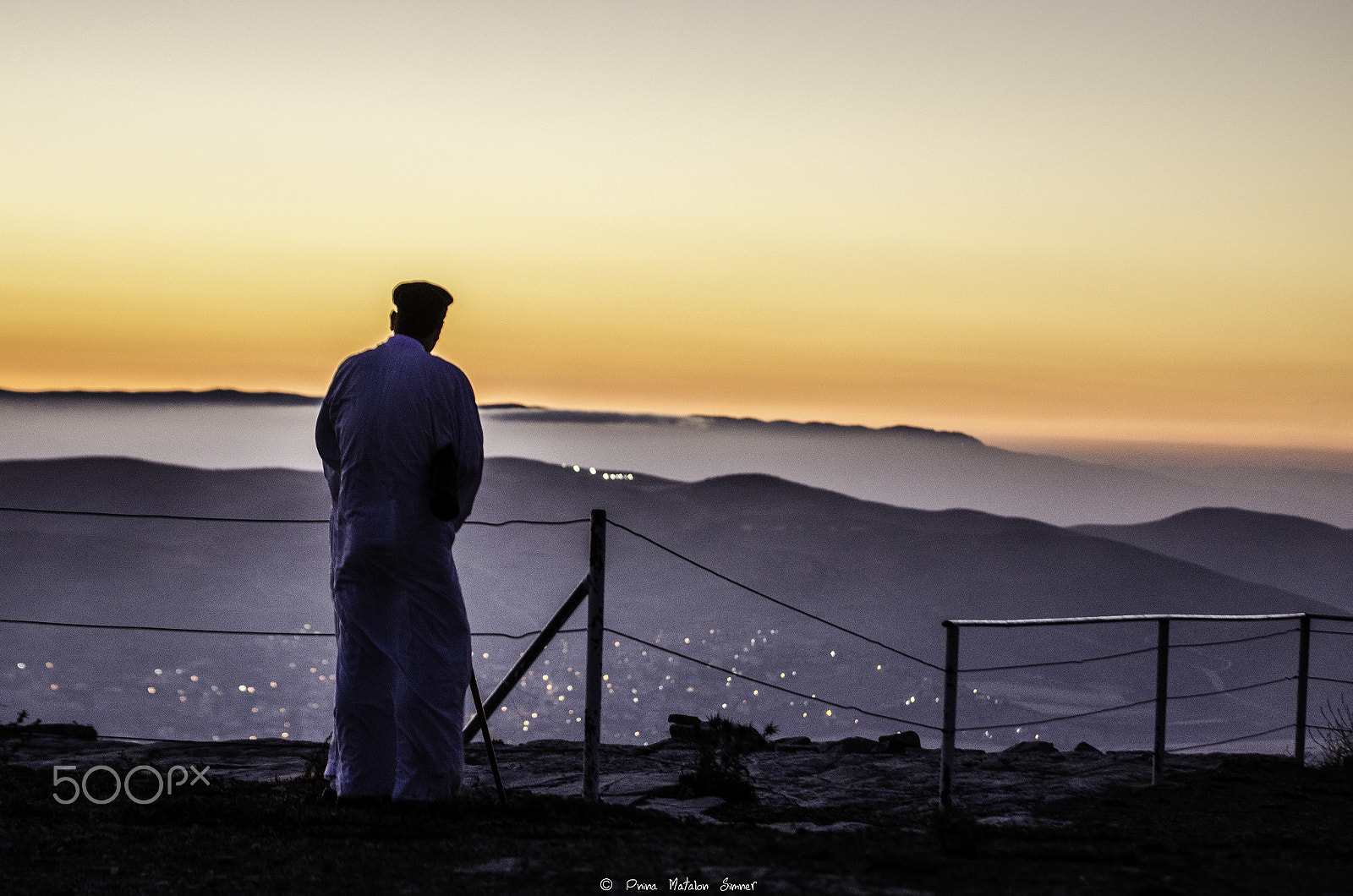 Nikon AF-S Nikkor 70-200mm F2.8G ED VR II sample photo. Looking at the horizon photography